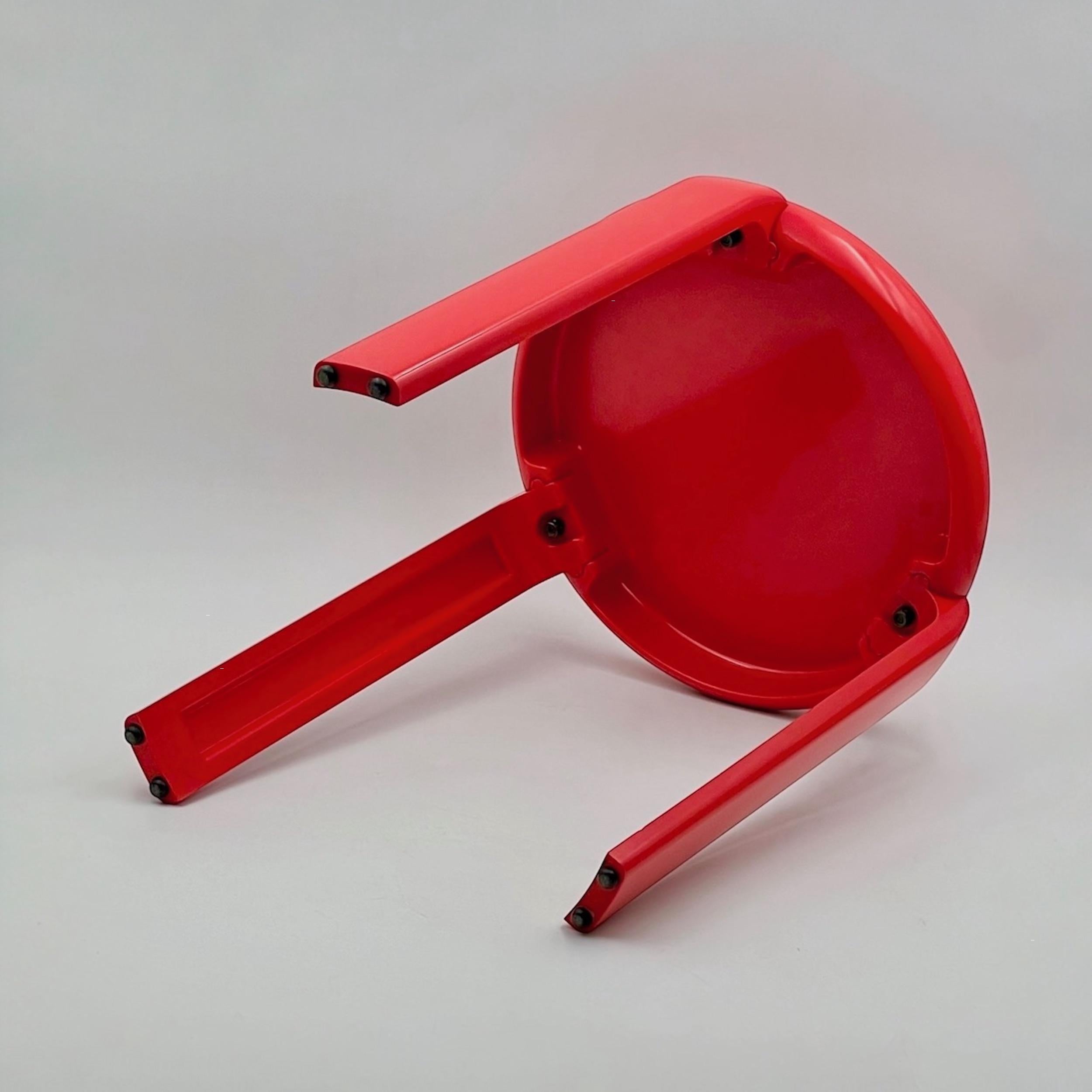 Italiano Sgabello minimalista vintage anni '80 'Trix' di Metalplastica Lucchese in melamina rossa