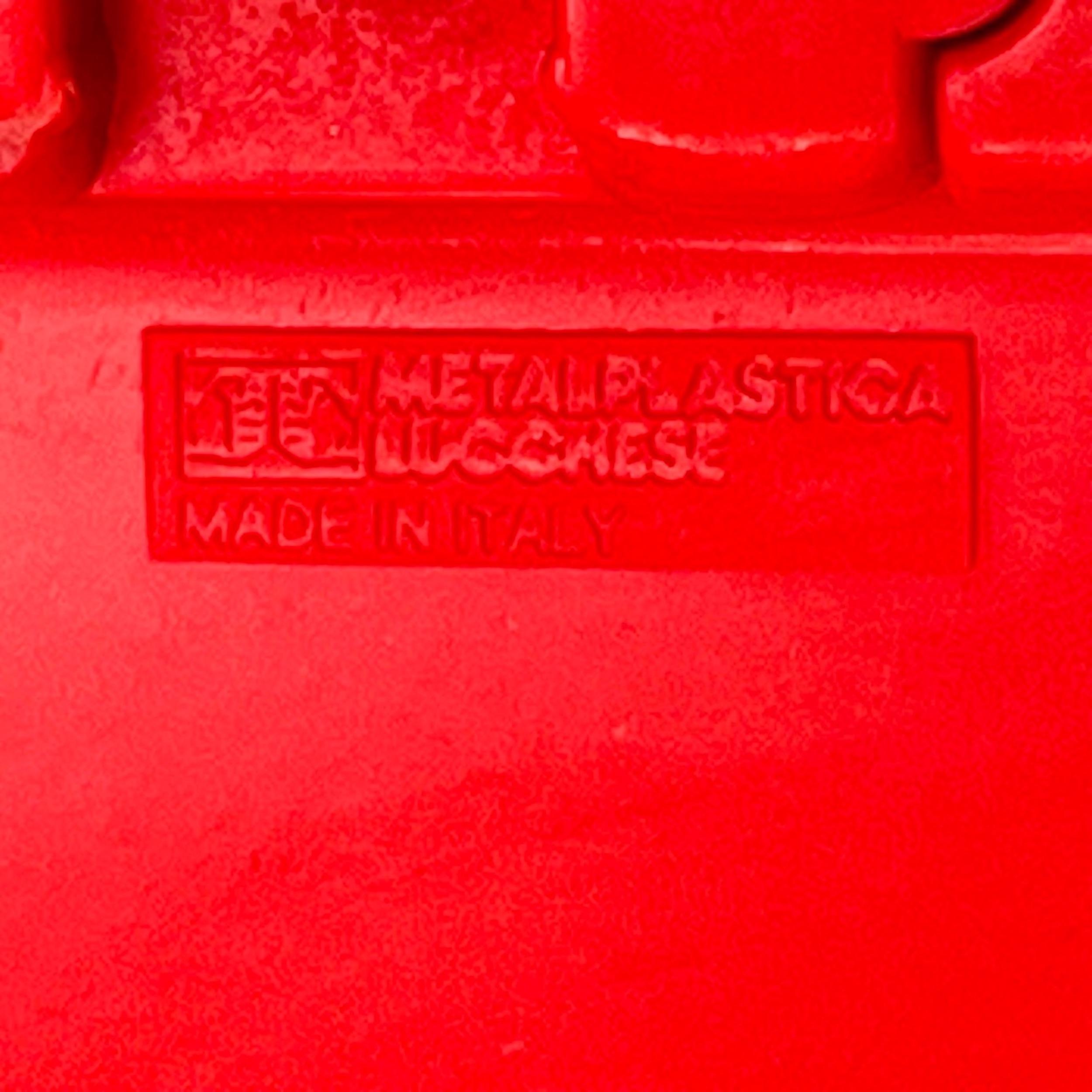 Sgabello minimalista vintage anni '80 'Trix' di Metalplastica Lucchese in melamina rossa 1