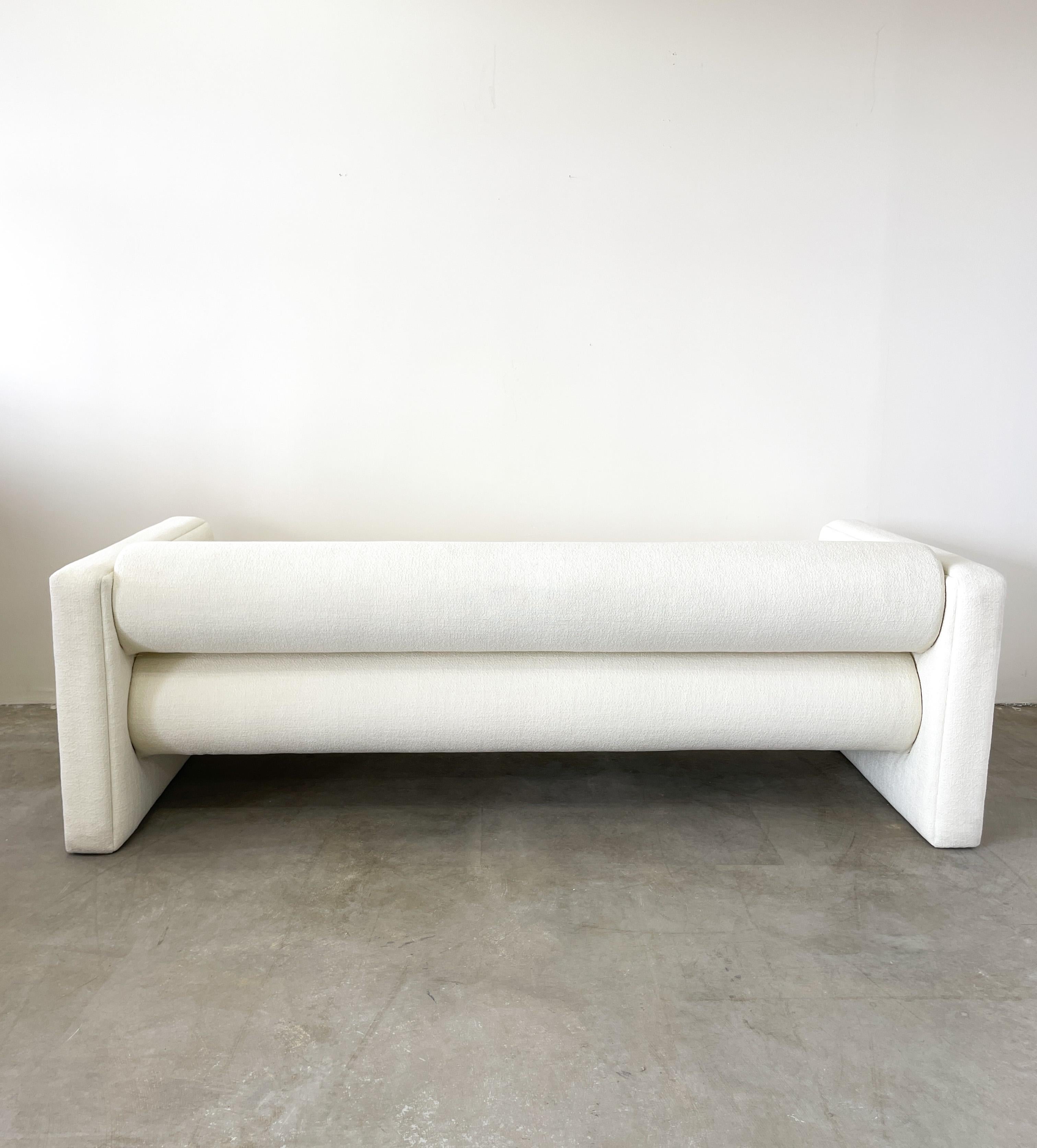 Vintage 80s Postmodern off White/Light Cream bouclé Bolster Sofa In Excellent Condition For Sale In Palm Desert, CA