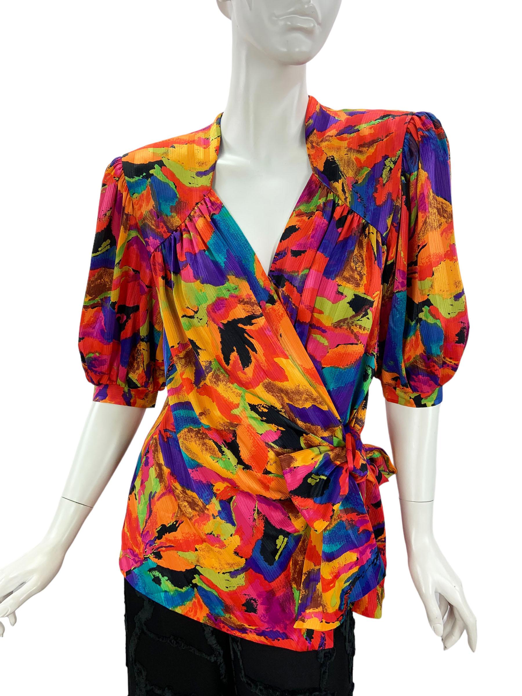 Marrone Vintage anni '80 Yves Saint Laurent Camicetta di seta a portafoglio Top taglia M. in vendita