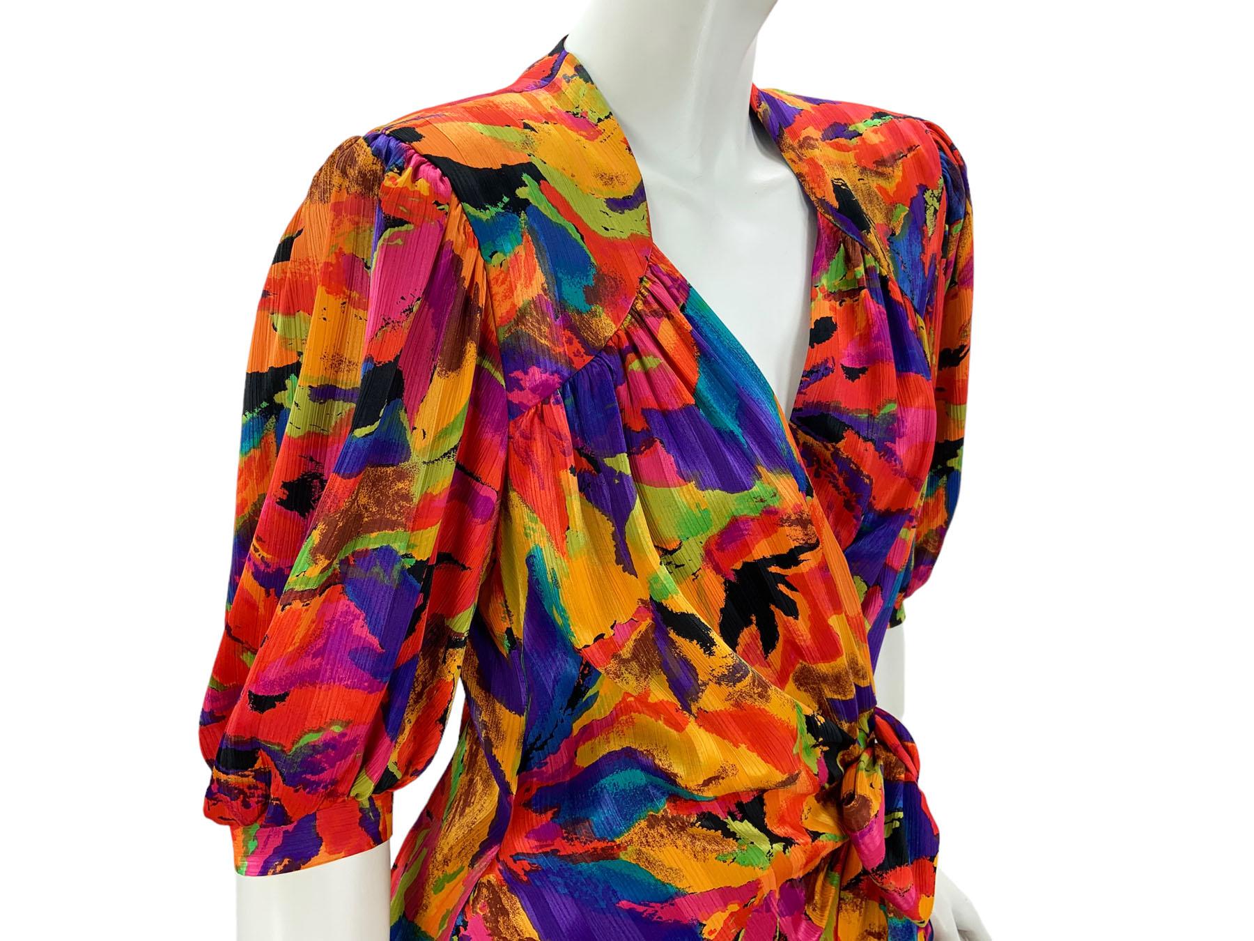 Vintage anni '80 Yves Saint Laurent Camicetta di seta a portafoglio Top taglia M. in vendita 1