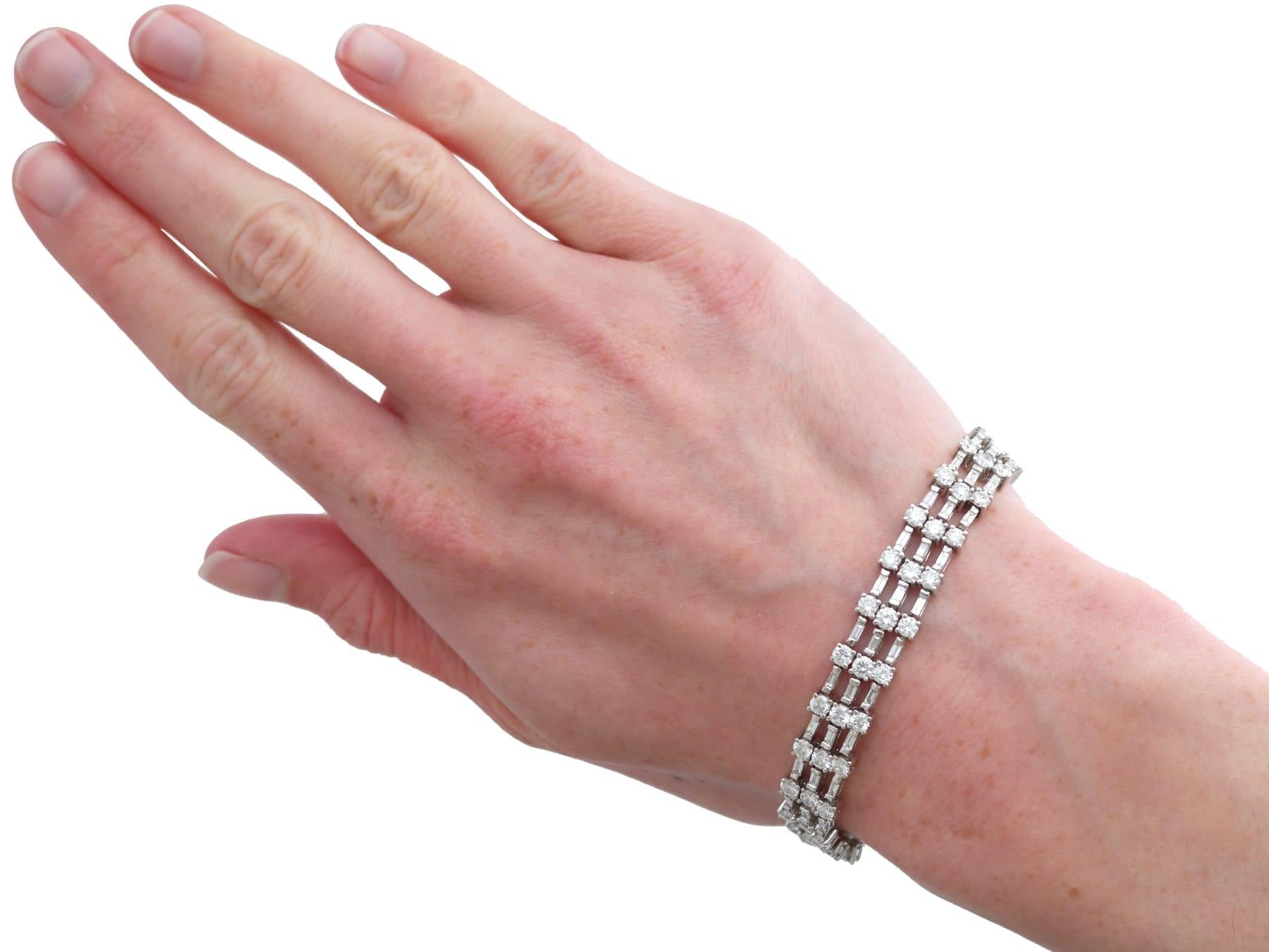 Vintage 8.10 Carat Diamond and 18k White Gold Bracelet Circa 1950 en vente 10