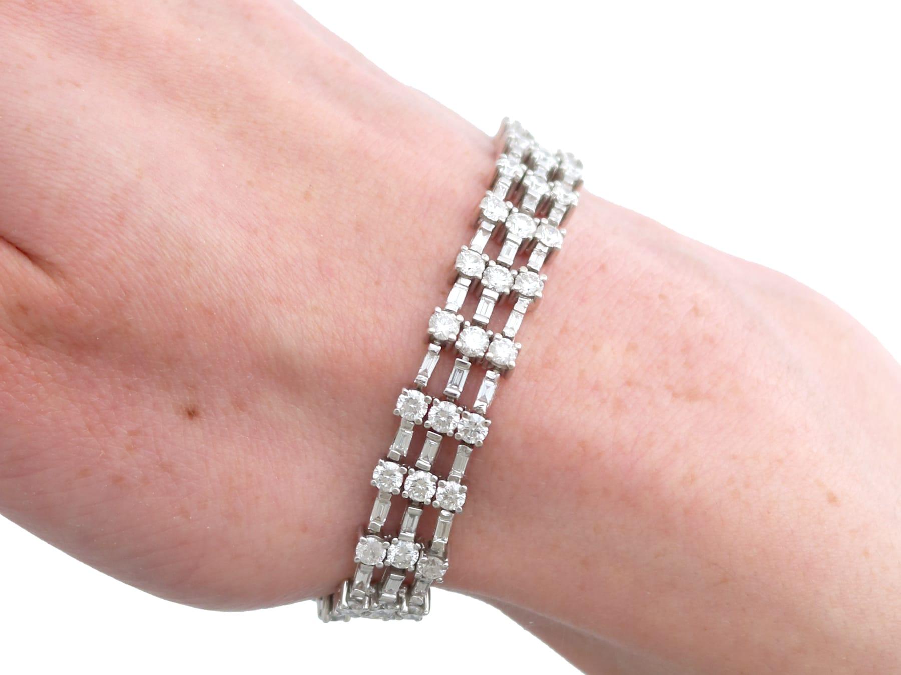 Vintage 8.10 Carat Diamond and 18k White Gold Bracelet Circa 1950 en vente 11
