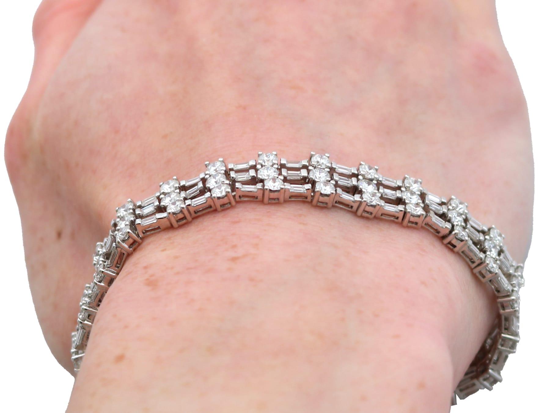 Vintage 8.10 Carat Diamond and 18k White Gold Bracelet Circa 1950 en vente 12