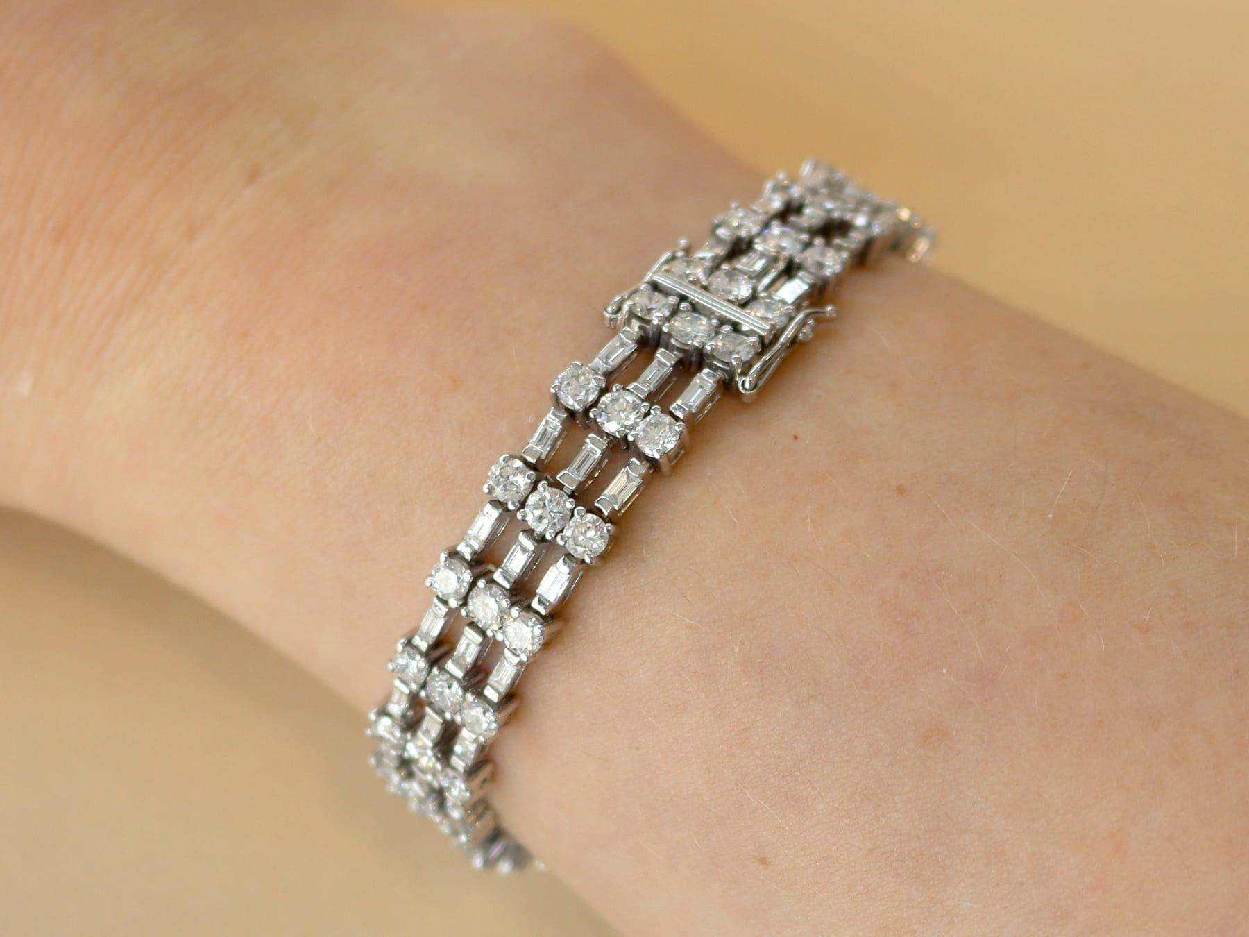 Taille ronde Vintage 8.10 Carat Diamond and 18k White Gold Bracelet Circa 1950 en vente