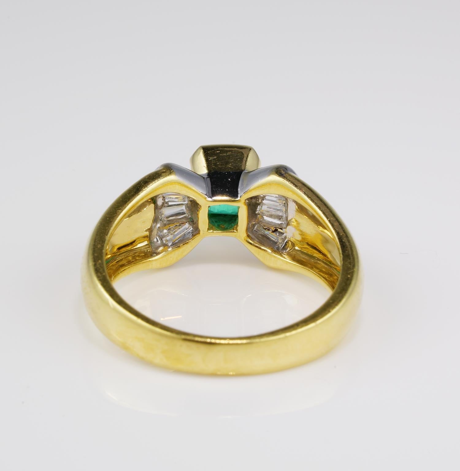 Vintage .85 Carat Colombian Emerald .60 Carat G VVS Diamond Sheer Quality Ring In Good Condition In Napoli, IT
