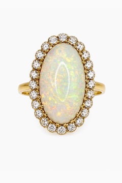 Vintage 8.50 carats Australian White Opal Diamond Cocktail Ring 18K Gold