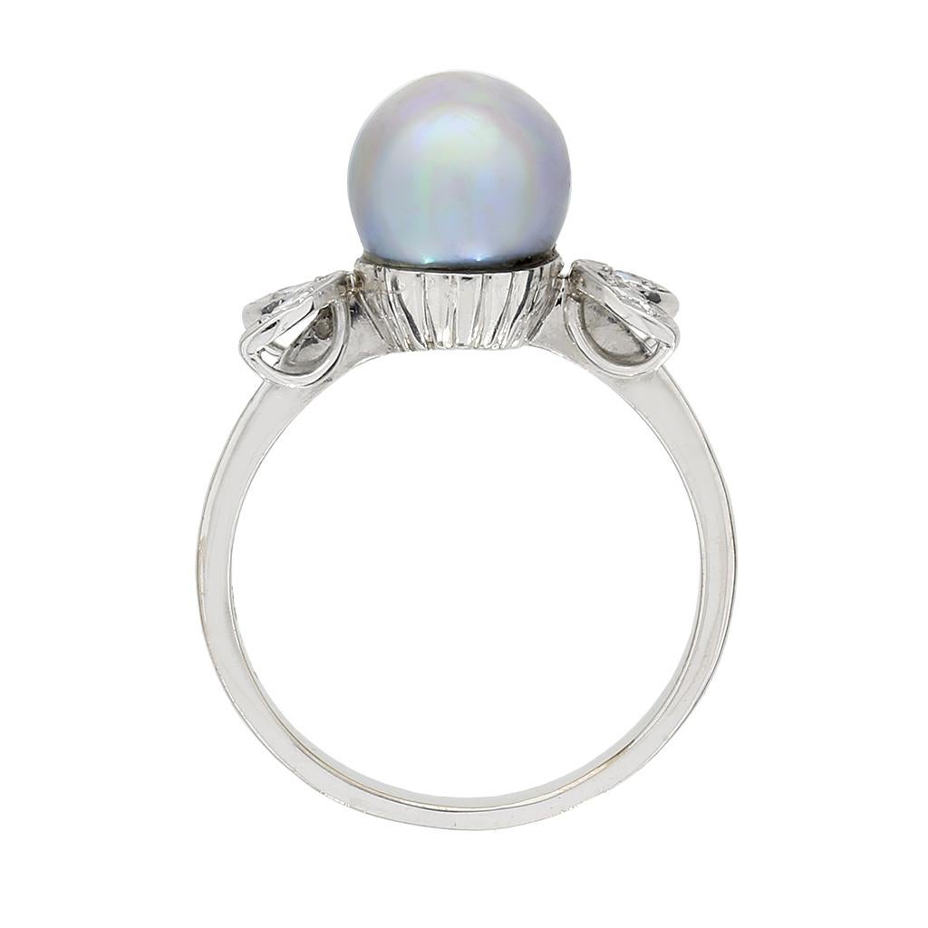 Vintage Silver Pearl & Diamond 18K Ring In Excellent Condition For Sale In Fuquay Varina, NC