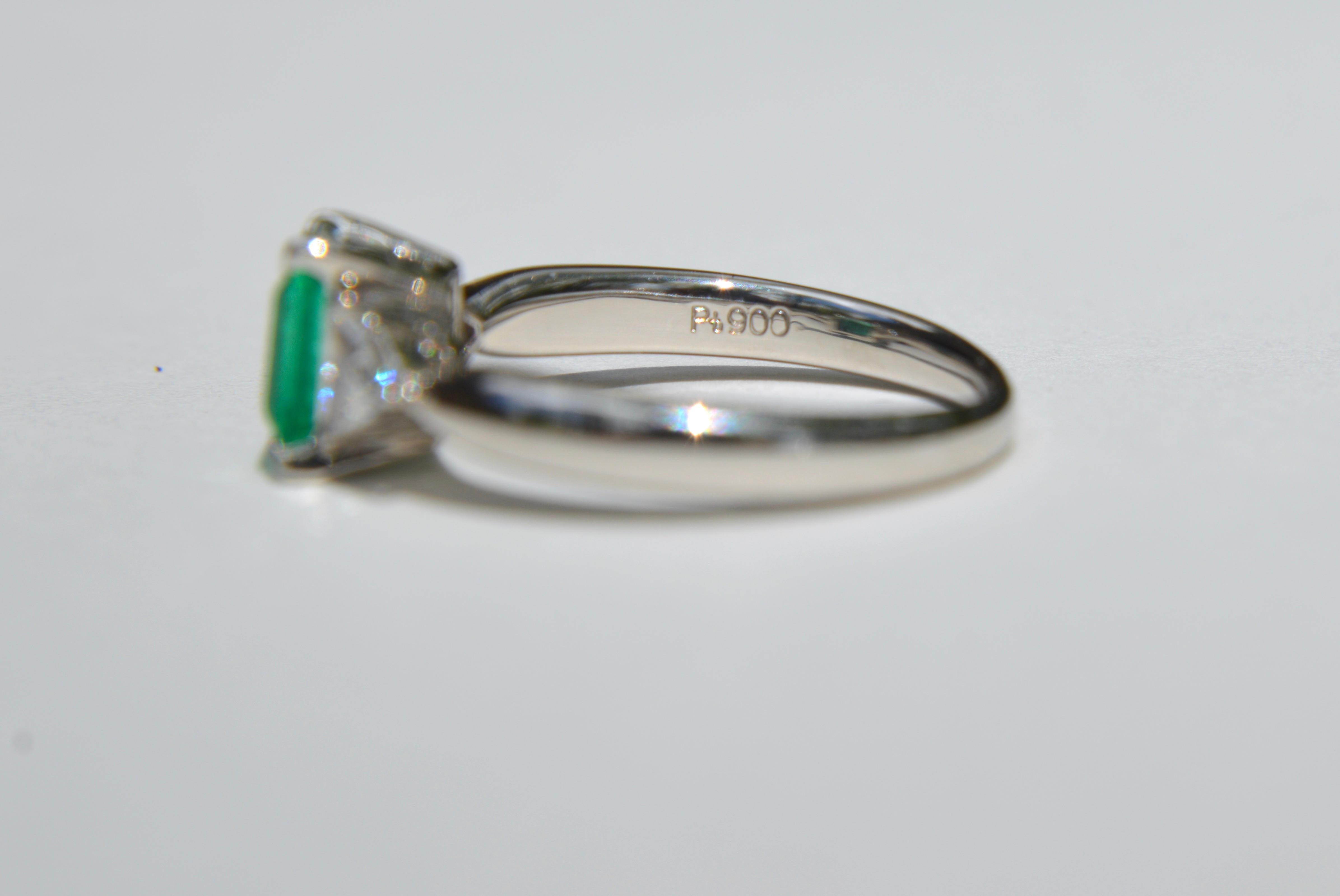 Vintage .88 Carat Emerald Trillion Cut Diamond Platinum Engagement Ring In Good Condition In Crownsville, MD