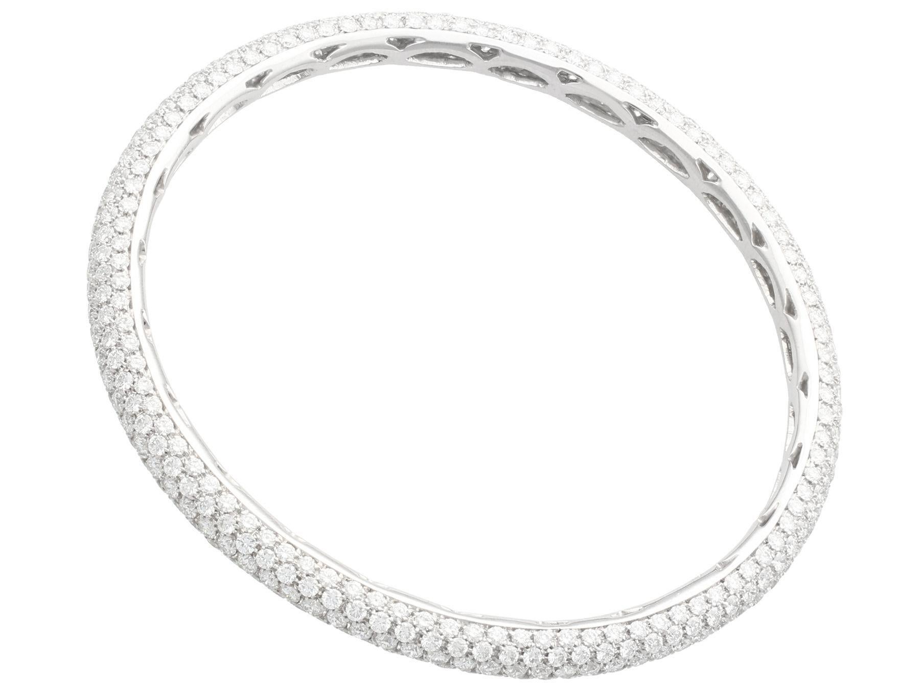 Bracelet jonc vintage en or blanc 18 carats et diamants de 8,80 carats Pour femmes en vente