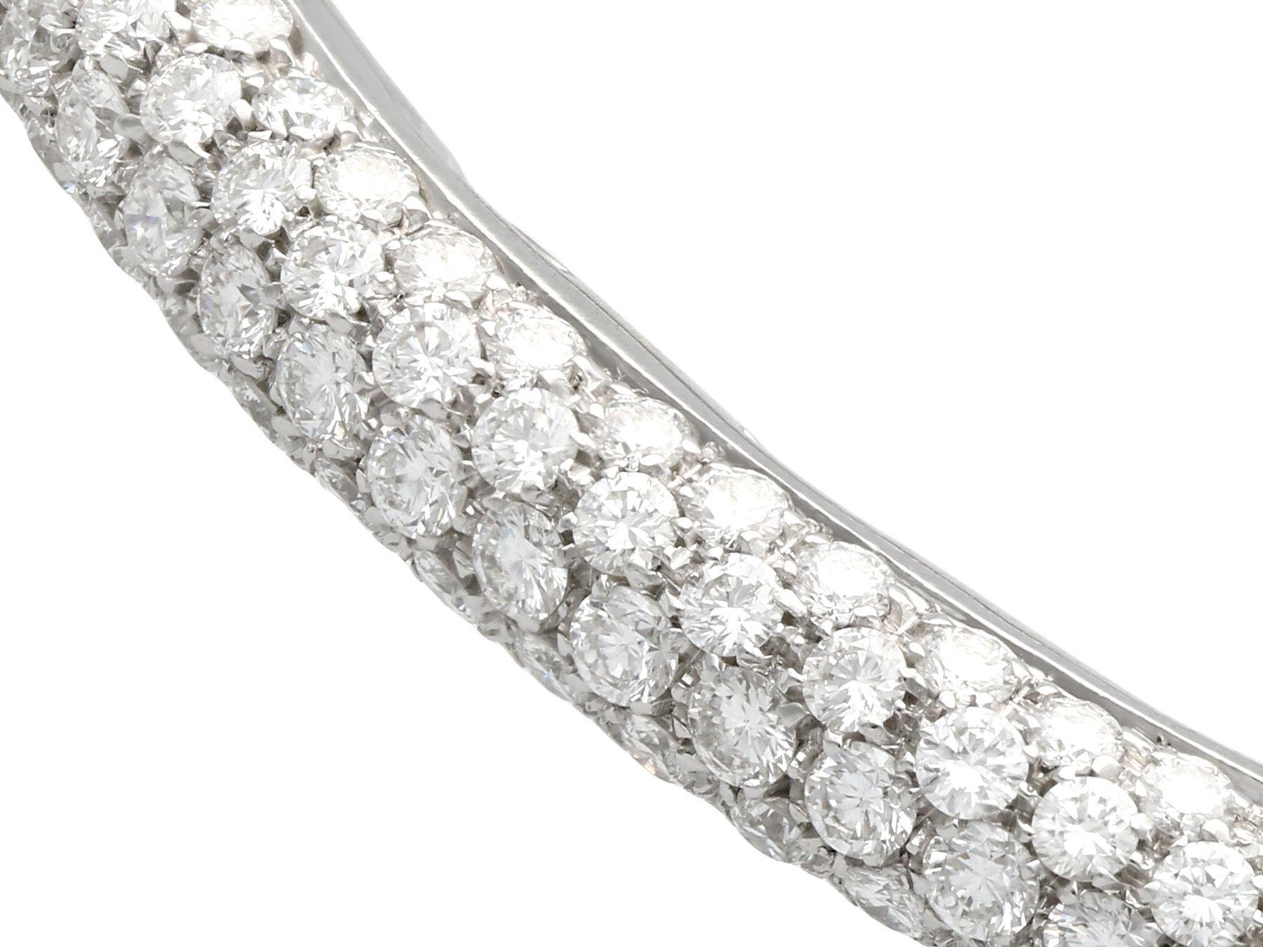 Bracelet jonc vintage en or blanc 18 carats et diamants de 8,80 carats en vente 1