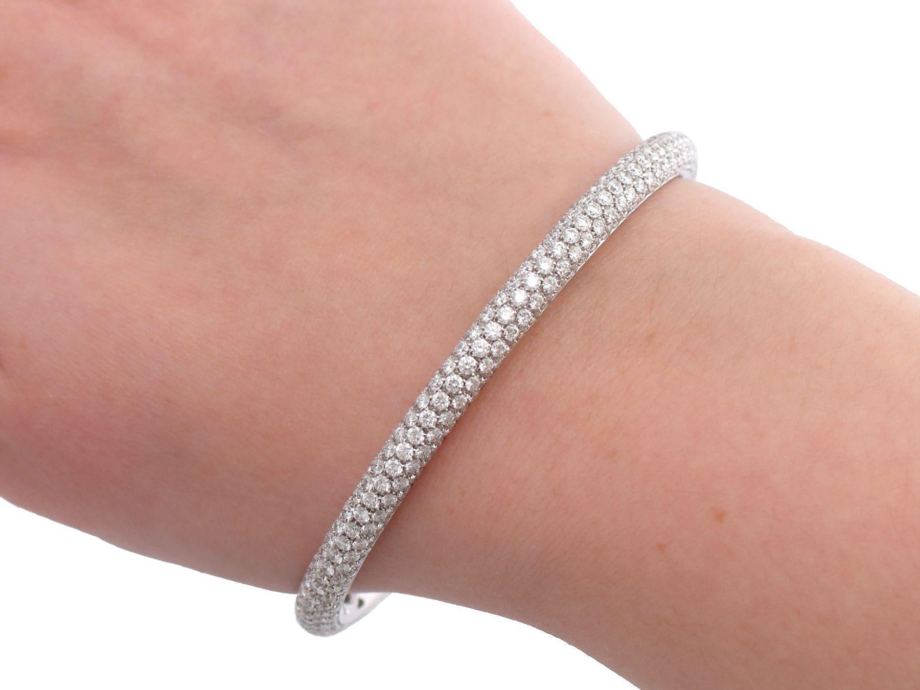 Bracelet jonc vintage en or blanc 18 carats et diamants de 8,80 carats en vente 4