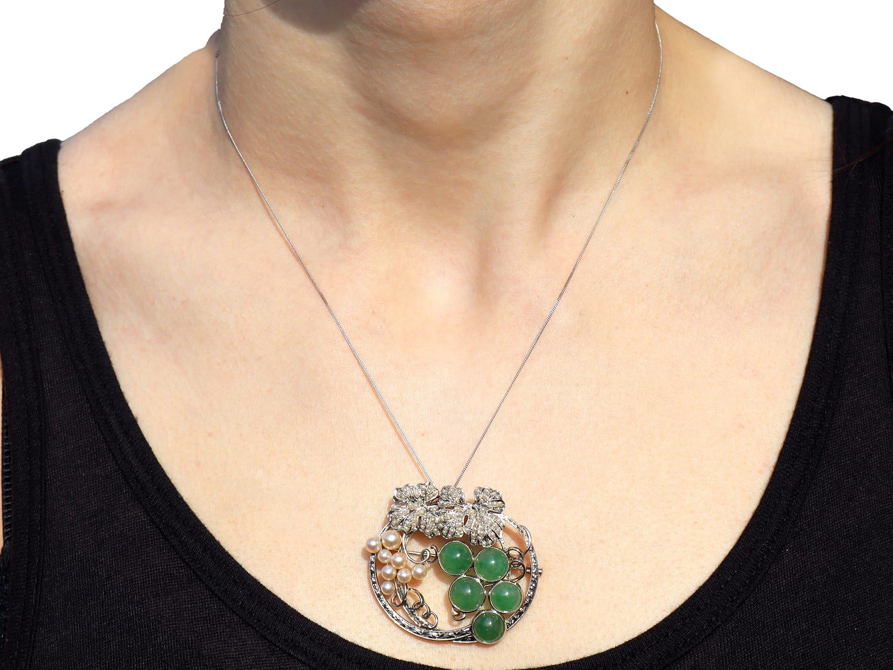 Vintage 8.85Ct Chrysoprase and Seed Pearl, 18k White Gold Brooch/Pendant For Sale 5