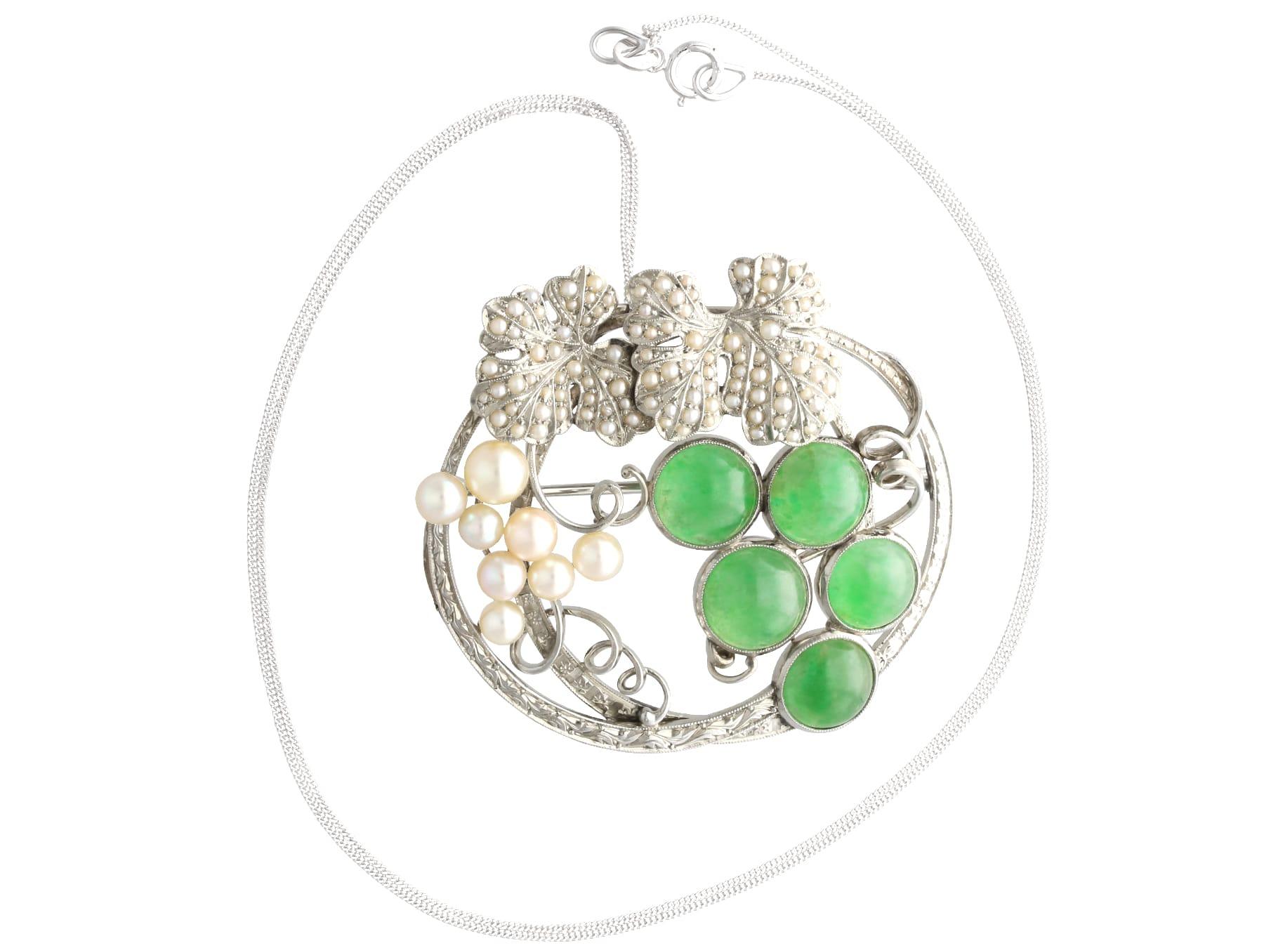 Cabochon Vintage 8.85Ct Chrysoprase and Seed Pearl, 18k White Gold Brooch/Pendant For Sale