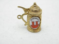 Pendentif breloque vintage Beer Stein Tankard en or 8 carats avec poignée en forme de boucle, c1930s 333 pureté et épaisseur