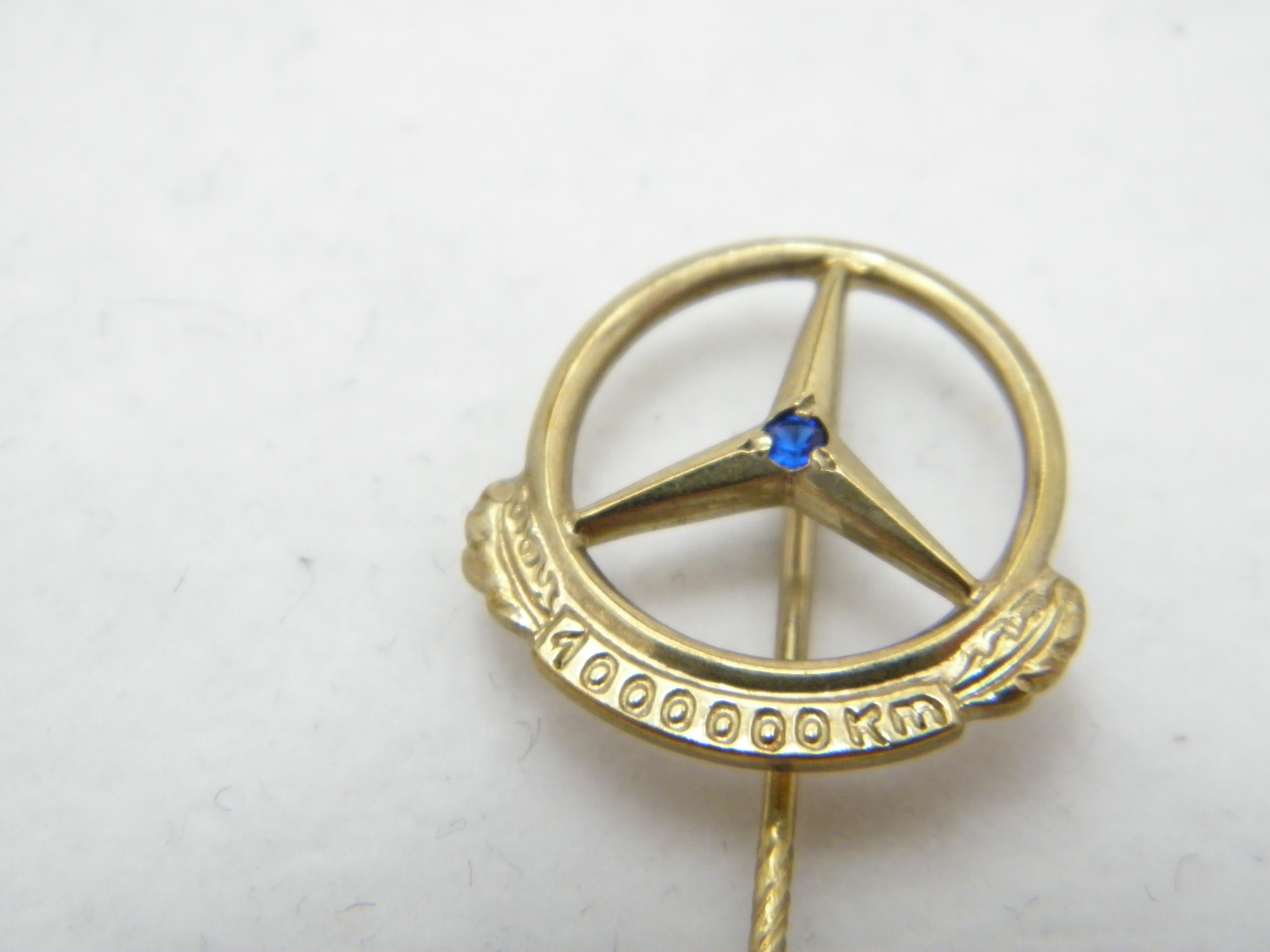 Contemporary Vintage 8ct Gold Large Sapphire Mercedes Benz Brooch Pin c1960s Heavy 333 Purity For Sale