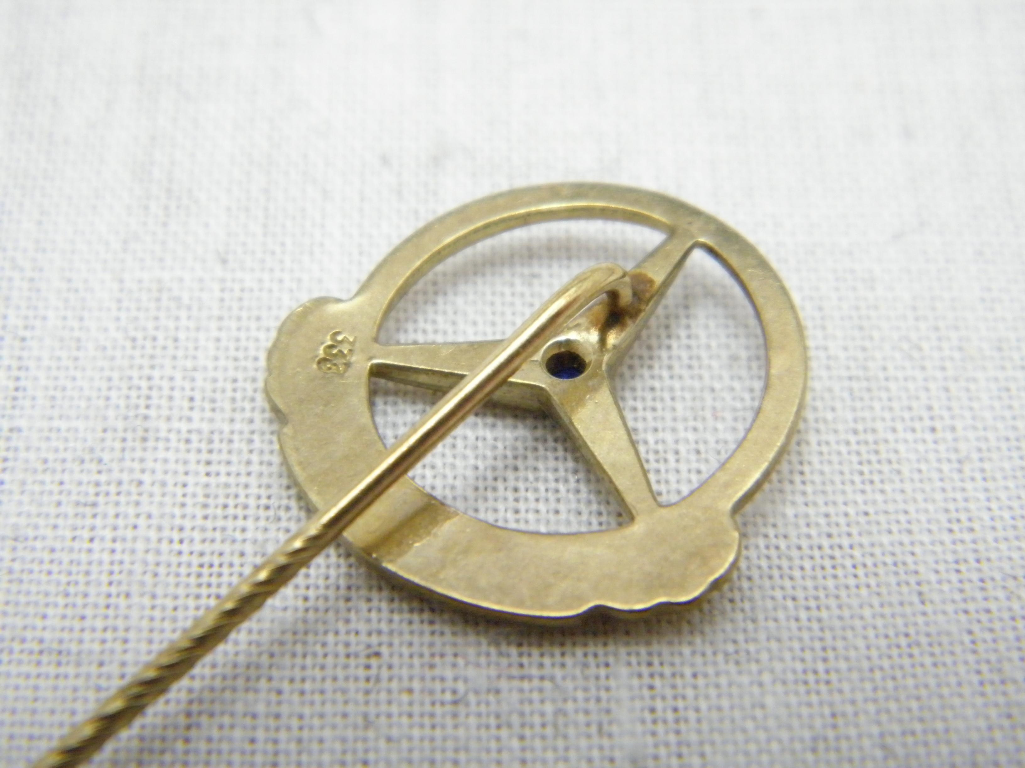Round Cut Vintage 8ct Gold Large Sapphire Mercedes Benz Brooch Pin c1960s Heavy 333 Purity For Sale