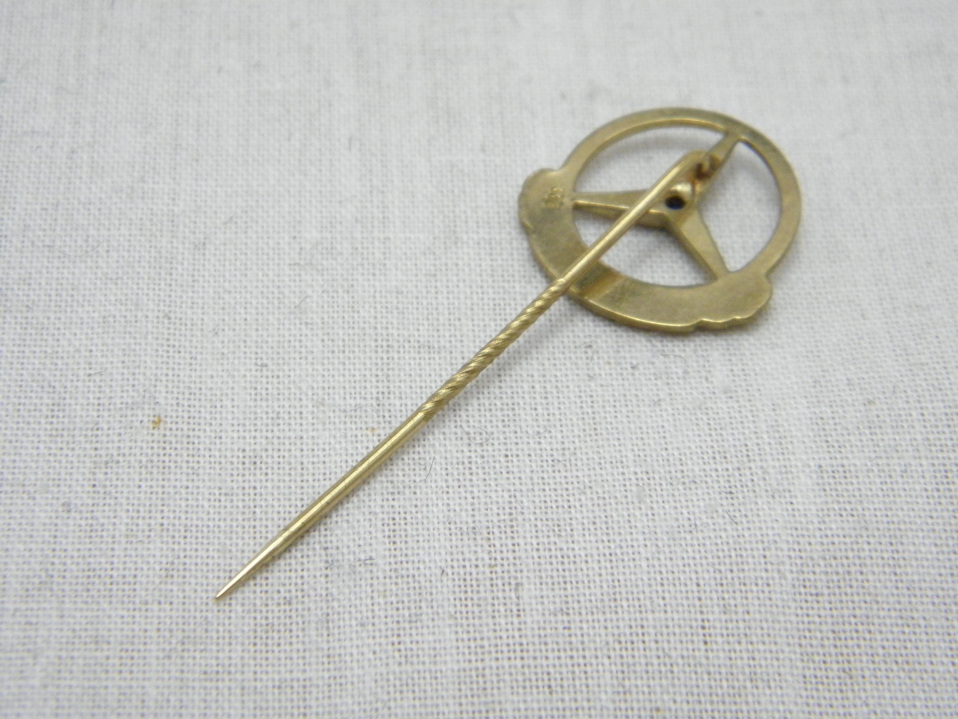 Vintage 8ct Gold Large Sapphire Mercedes Benz Brooch Pin c1960s Heavy 333 Purity In Good Condition For Sale In Camelford, GB