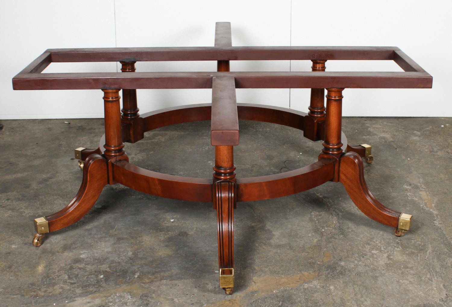 Vintage Diameter Flame Mahogany Dining Table & 12 Chairs 20th C 3