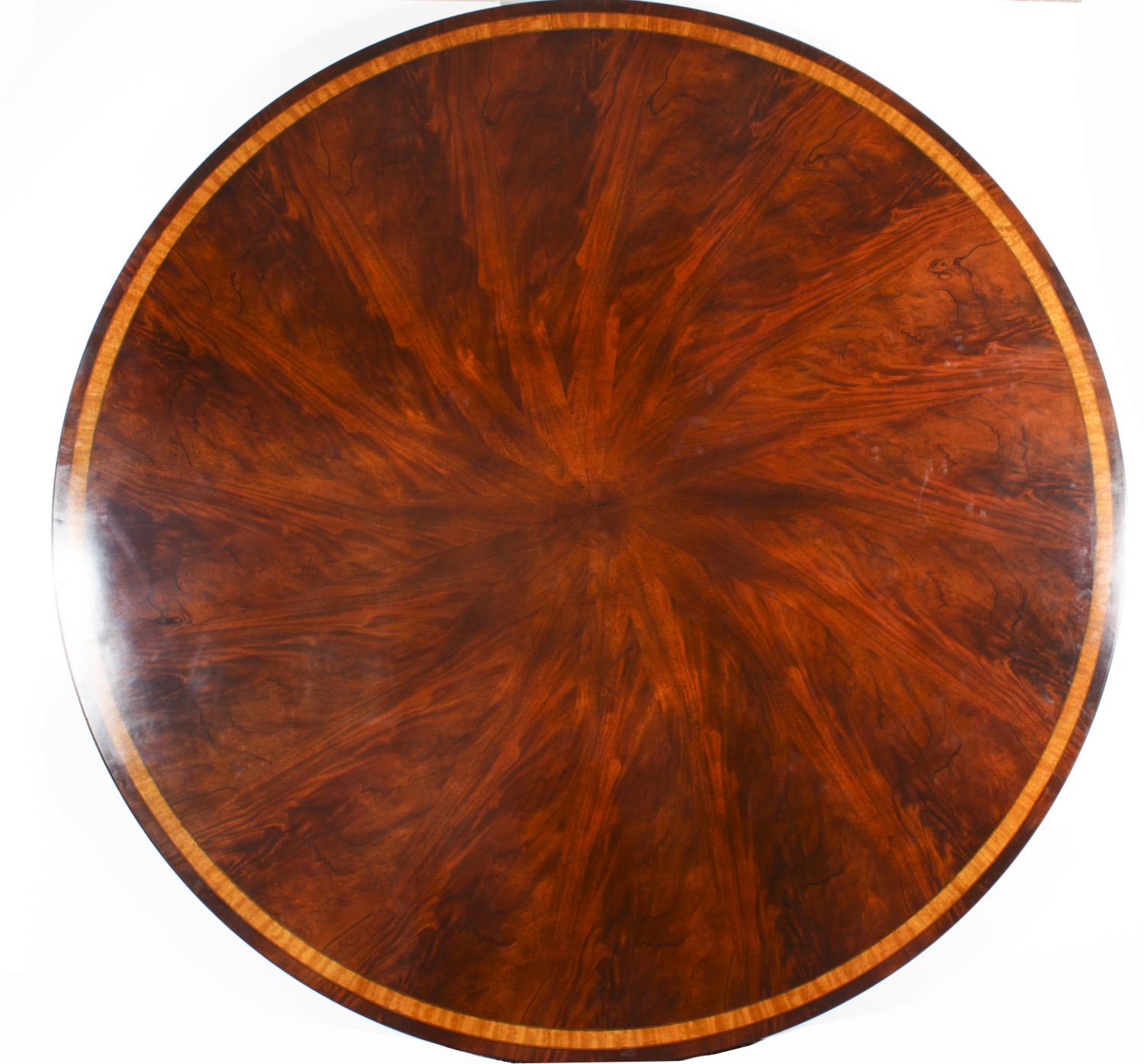 Mid-20th Century Vintage Flame Mahogany Regency Revival Dining Table, 20th C For Sale