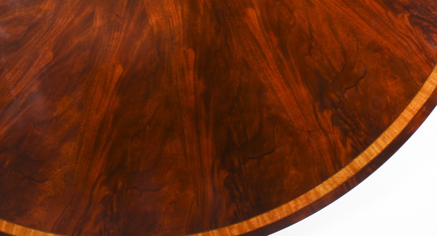 Vintage Flame Mahogany Regency Revival Dining Table, 20th C For Sale 3