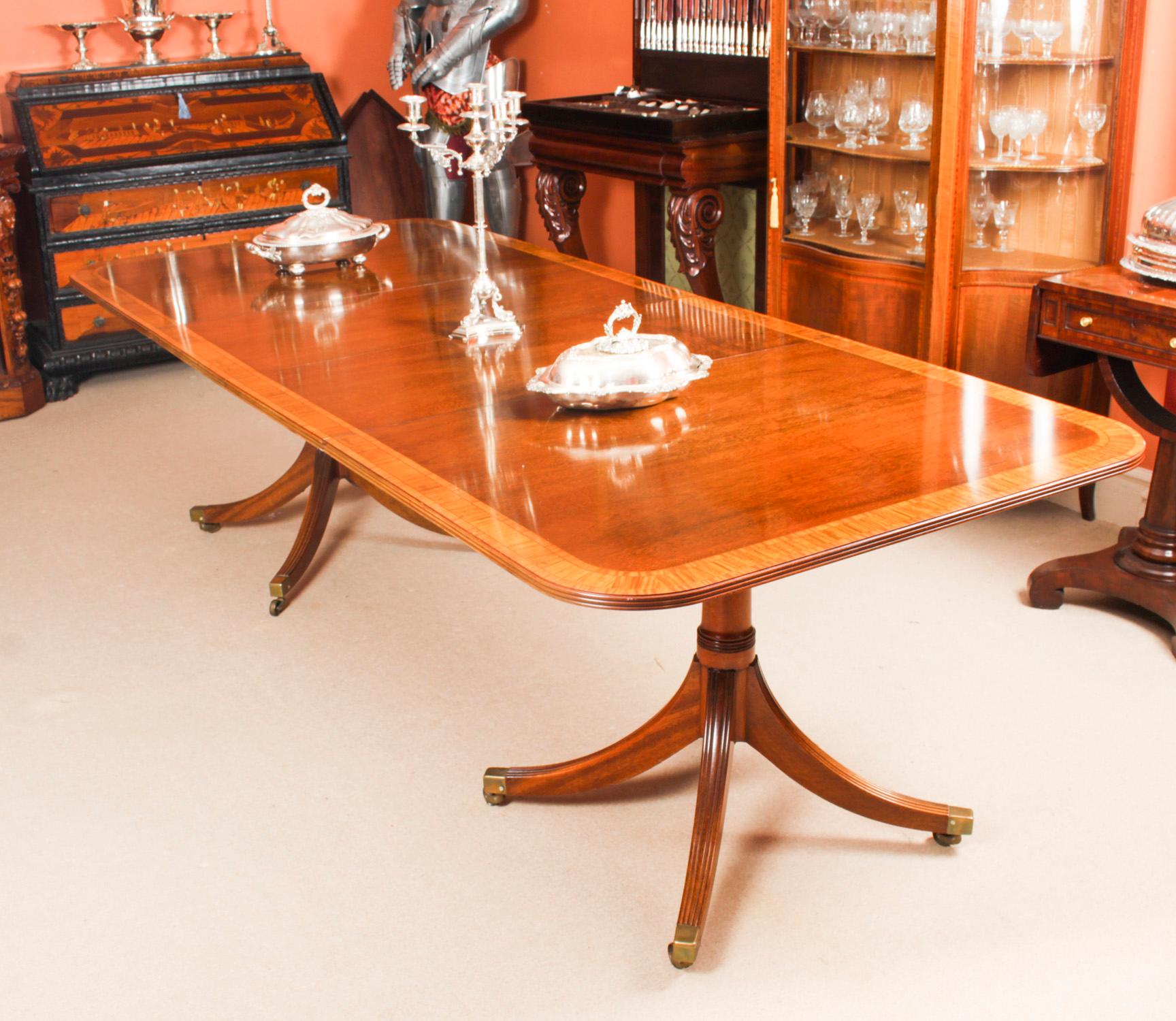 This is fabulous Vintage Regency Revival dining table by the master cabinet maker William Tillman, Circa 1980 in date.

The table is made of stunning solid flame mahogany with satinwood crossbanding and is raised on twin 