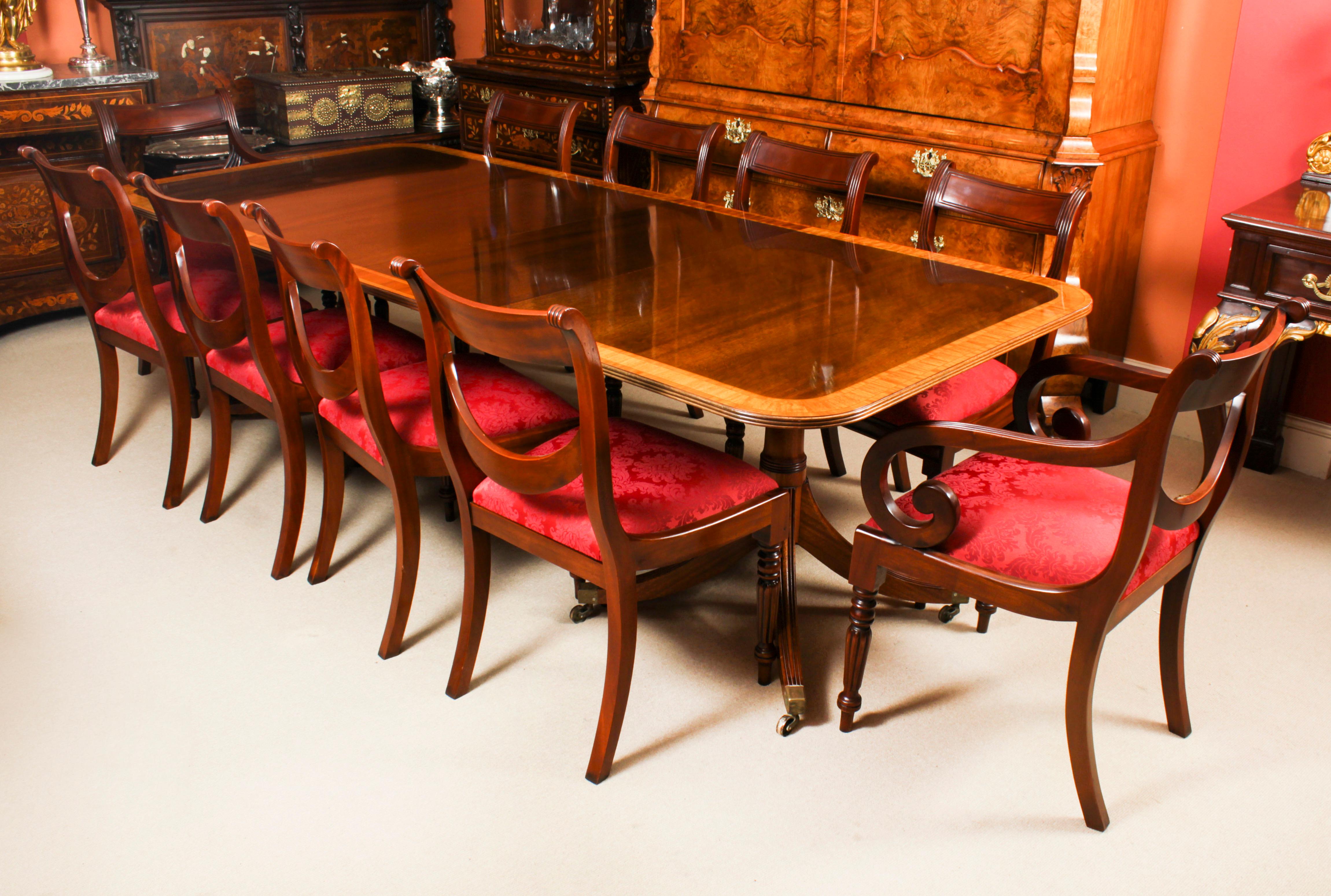 This is fabulous Vintage Regency Revival dining table by the master cabinet maker William Tillman, Circa 1980 in date.

The table is made of stunning solid flame mahogany with satinwood crossbanding and is raised on twin 