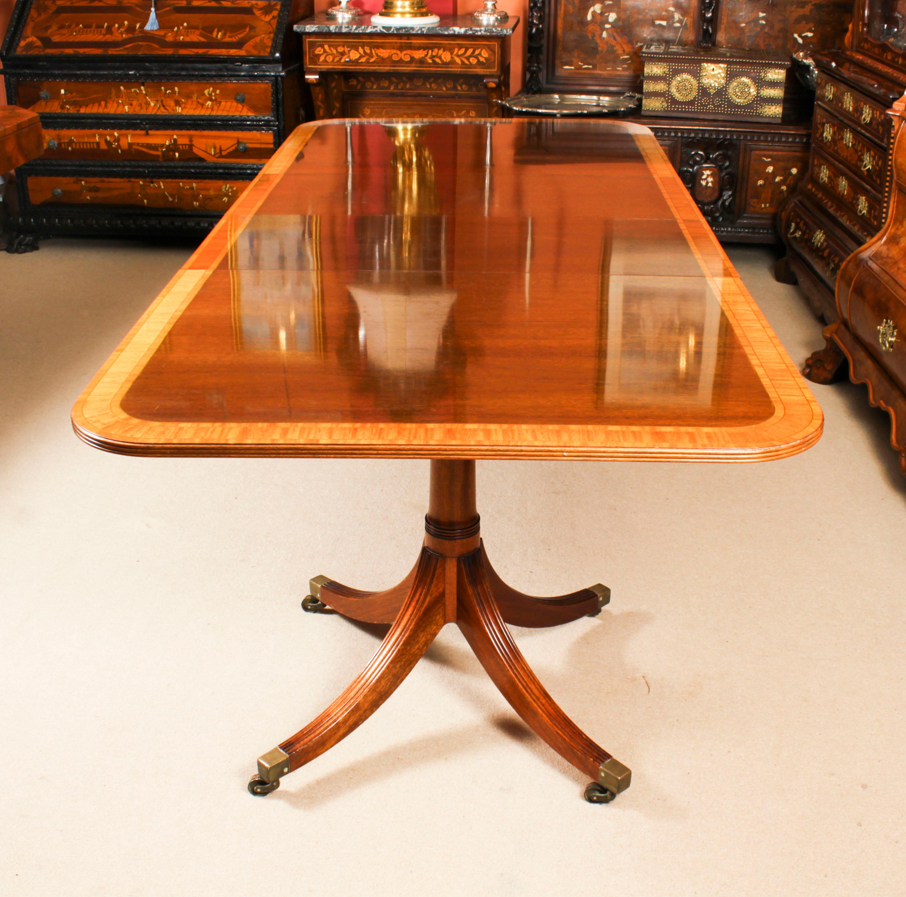 Vintage 8ft Regency Revival Twin Pillar Dining Table by William Tillman 20th C In Good Condition For Sale In London, GB