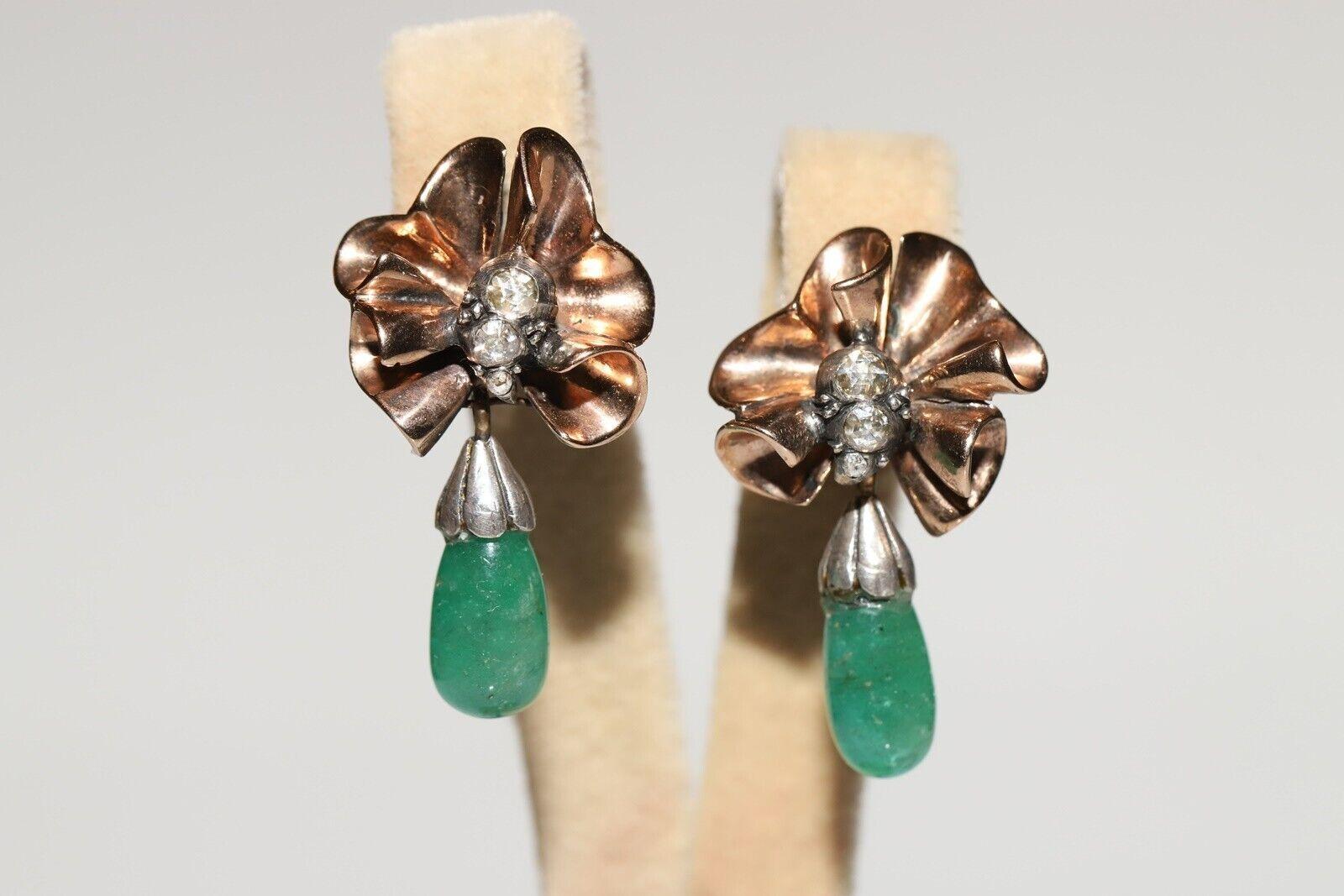 In sehr gutem Zustand.
Das Gesamtgewicht beträgt  9,6 Gramm.
Insgesamt ist Diamant 0,30 Karat.
Die  Stück Tropfen Smaragdsteine wurde repariert
Der Diamant hat die Farbe H-I und die Reinheit S1.
Insgesamt ist Smaragd 8 Karat.
Bitte kontaktieren Sie