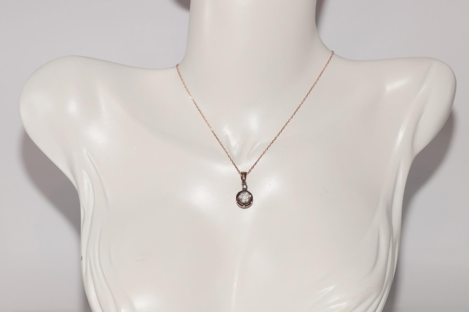 In very good condition.
Total weight is 3.3 grams.
Totally is rose cut diamond 0.84 ct.
Totally is top brilliant cut diamond 0.02 ct.
The diamond is has I color and vs clarity.
Total lenght is chain 45 cm.
Please contact for any questions.