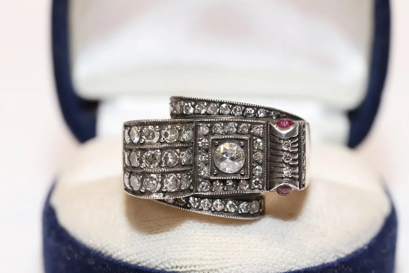 In sehr gutem Zustand.
Das Gesamtgewicht beträgt 12,3 Gramm.
Insgesamt ist Diamant 1,10 Karat.
Insgesamt ist der Diamant im Rosenschliff 0,12 Karat.
Insgesamt ist Rubin 0,10 Karat.
Ringgröße ist US 7.75 (Wir bieten kostenlose Größenänderung)
Die Box