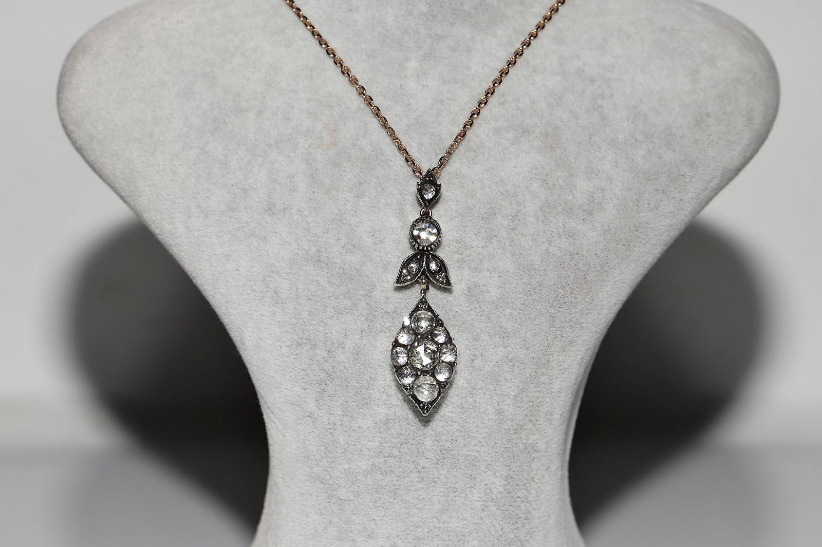 In ottime condizioni.
Il peso totale è di 10,6 grammi.
Totalmente è un diamante da 1,90 ct.
Il diamante ha un colore H-I-J e una purezza vs-s1-s2-s3.
La lunghezza totale della catena è di 45 cm.
Per qualsiasi domanda, contattaci.