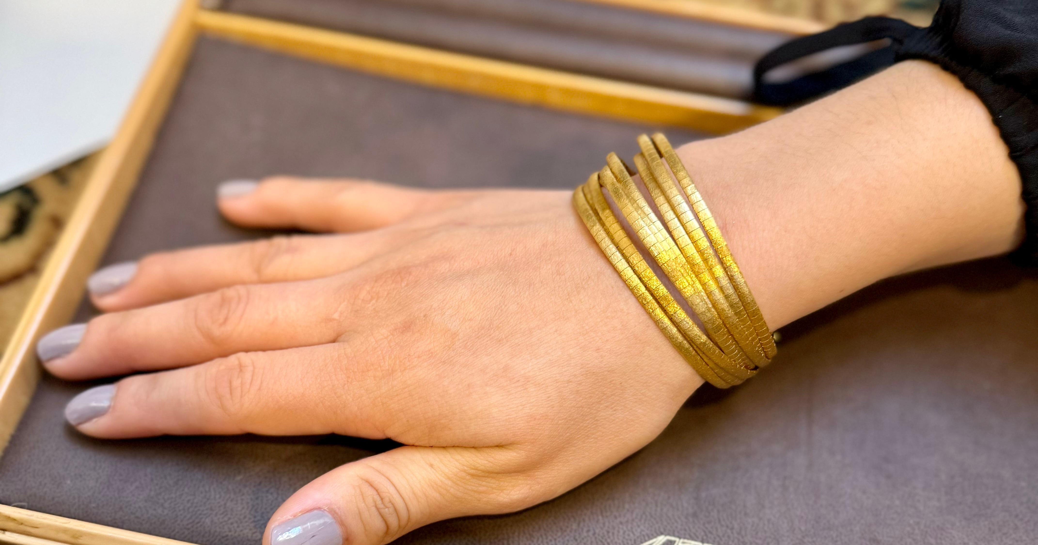 Vintage 9 Bangle Combined Hammered Gold  Bracelet in 18 Kt Yellow Gold, 76 gm 8