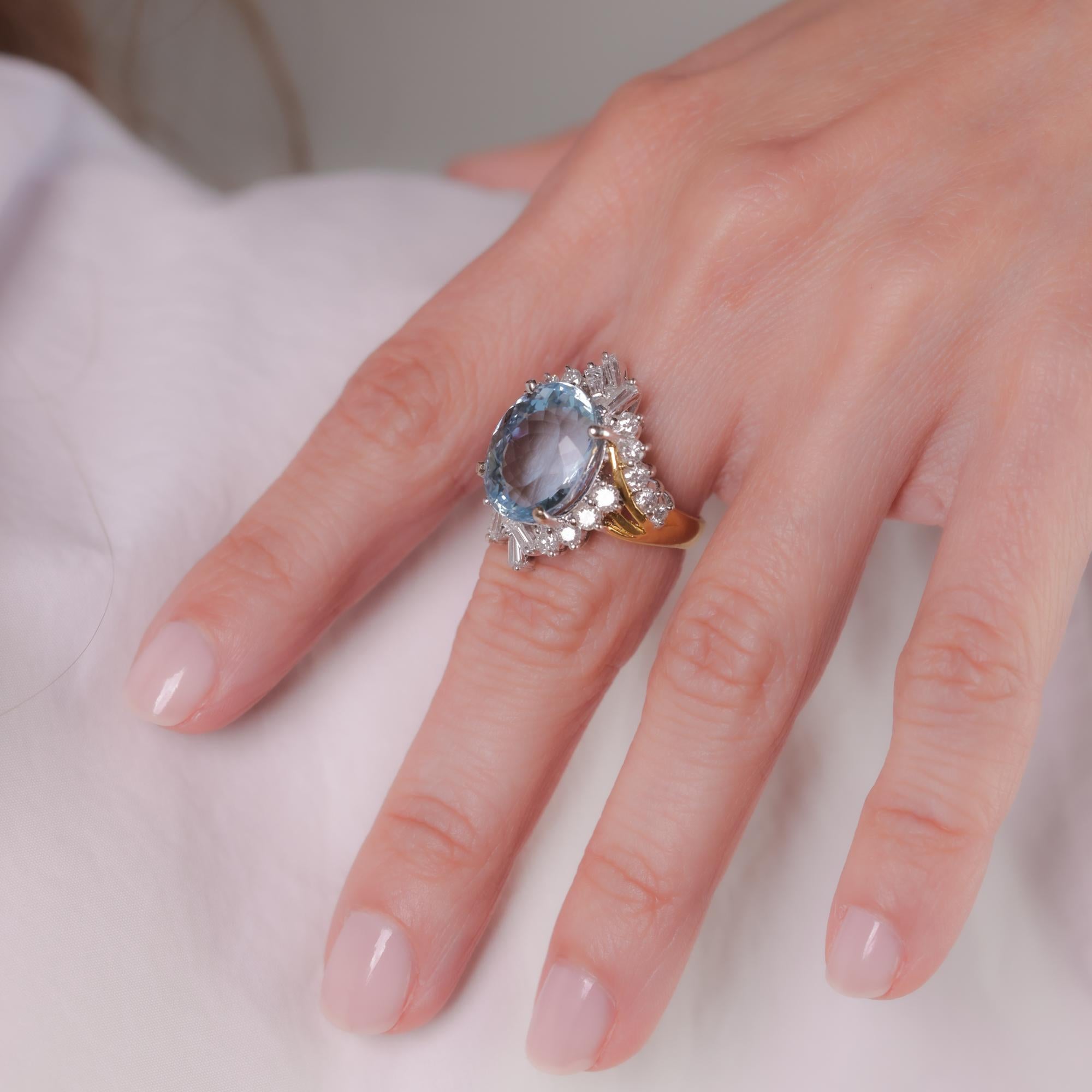 Oval Cut Vintage 9 carat aquamarine diamond 18k gold cocktail ring