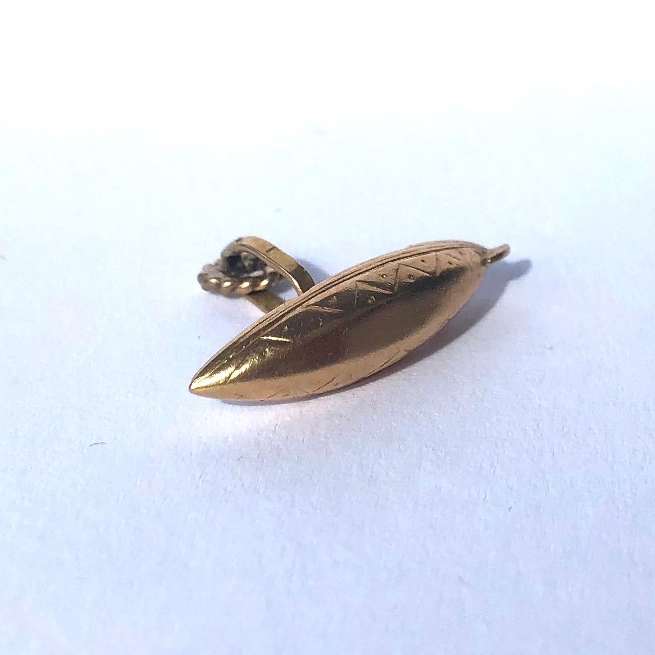 This is the sweetest little charm! It is an ornate boat. The charm is modelled in 9ct gold. 

Length Of Boat: 25mm 
Height Not Including Loop: 9mm 

Weight: 1.99g