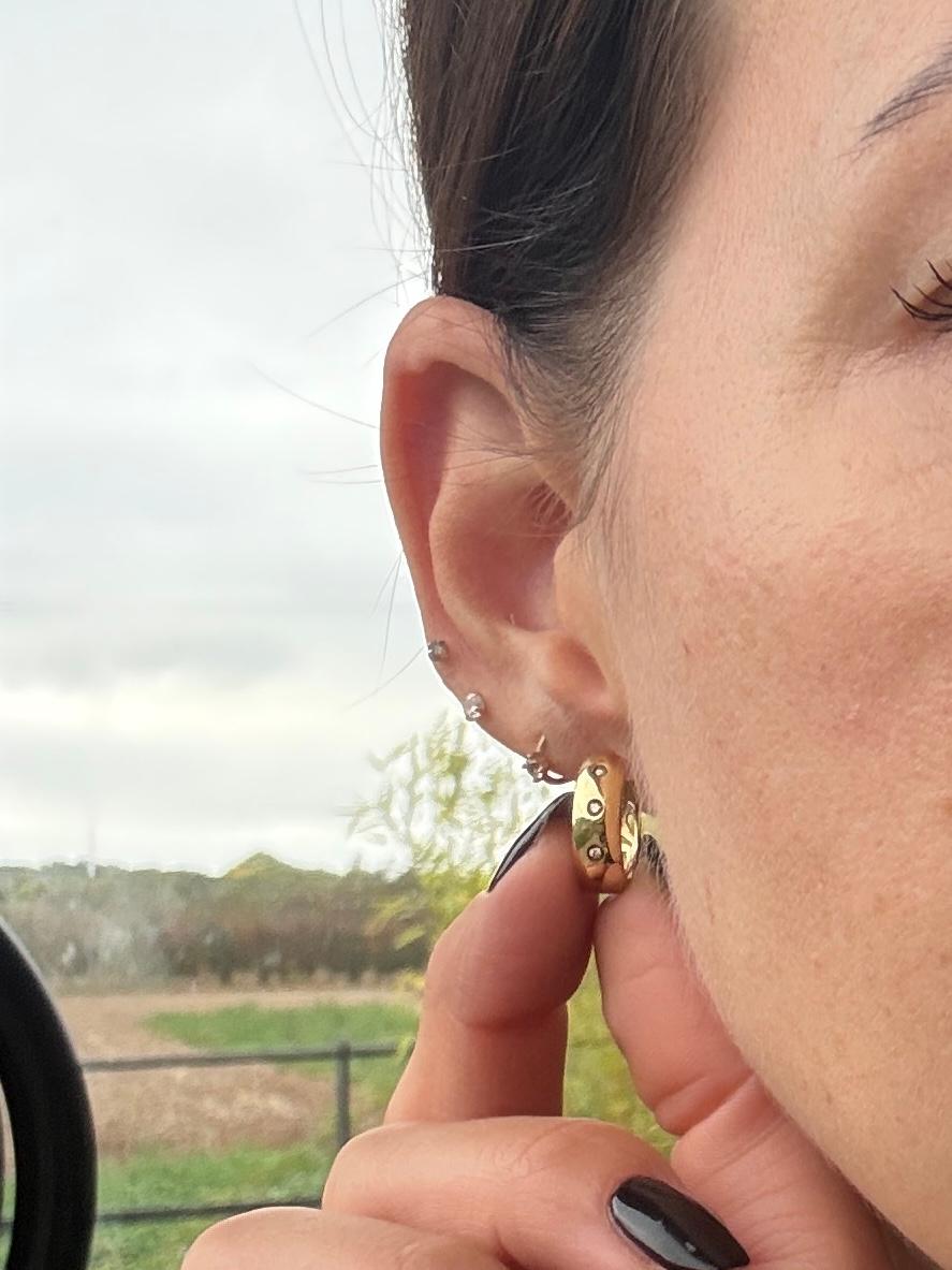 Taglio rotondo Orecchini a cerchio d'epoca in oro 9 carati e diamanti in vendita