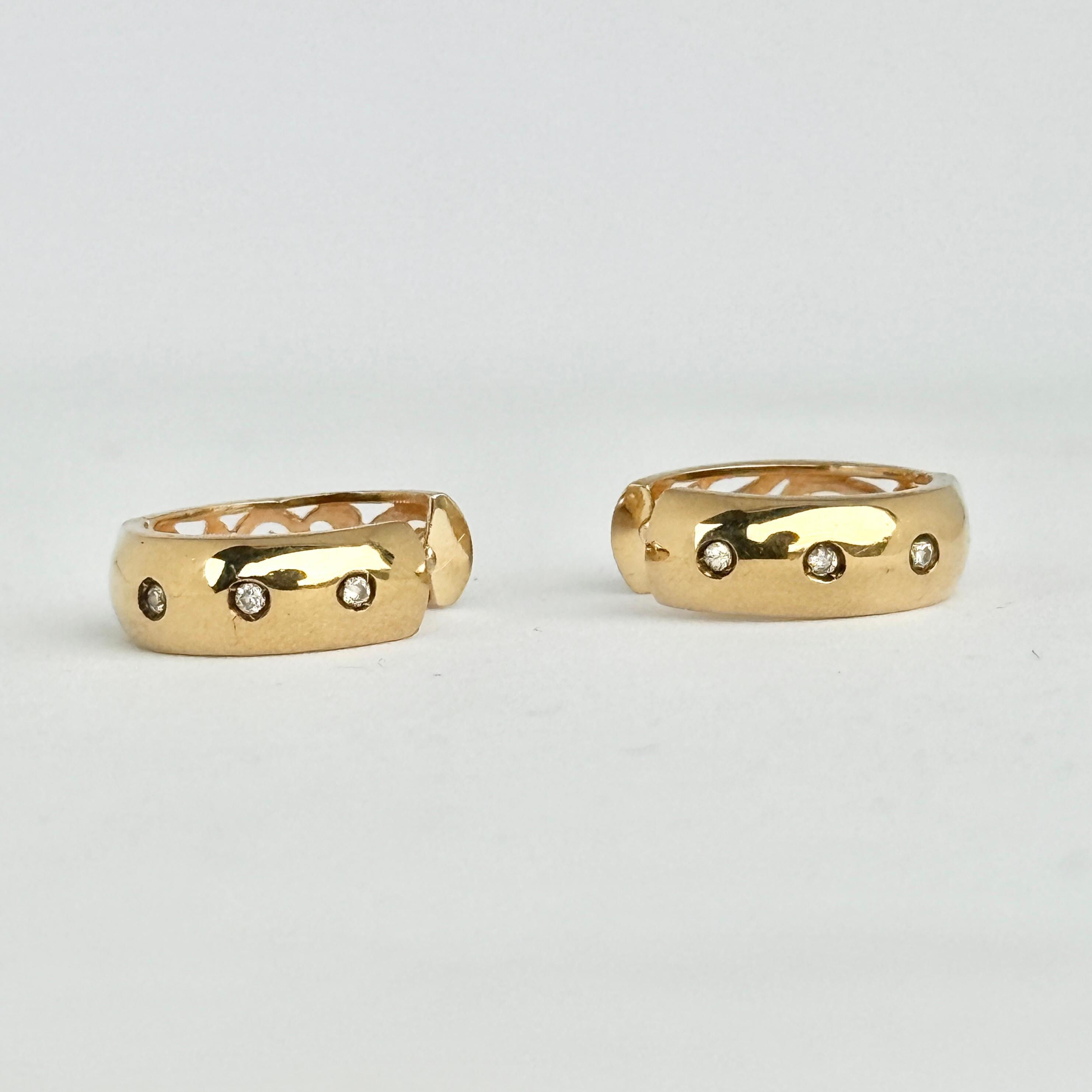 Orecchini a cerchio d'epoca in oro 9 carati e diamanti In condizioni buone in vendita a Chipping Campden, GB