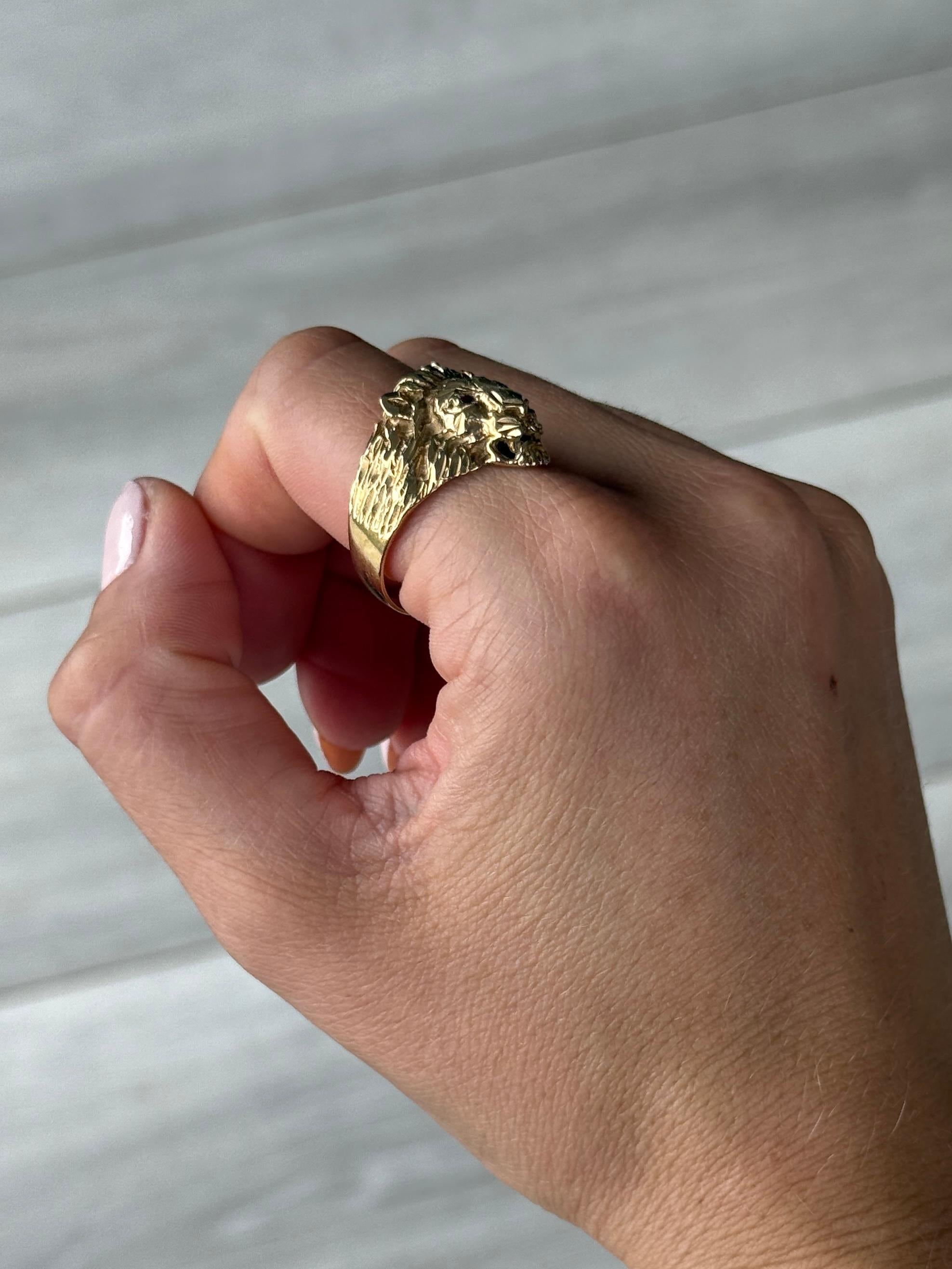 Vintage Bague tête de lion en or 9 carats et rubis Unisexe en vente