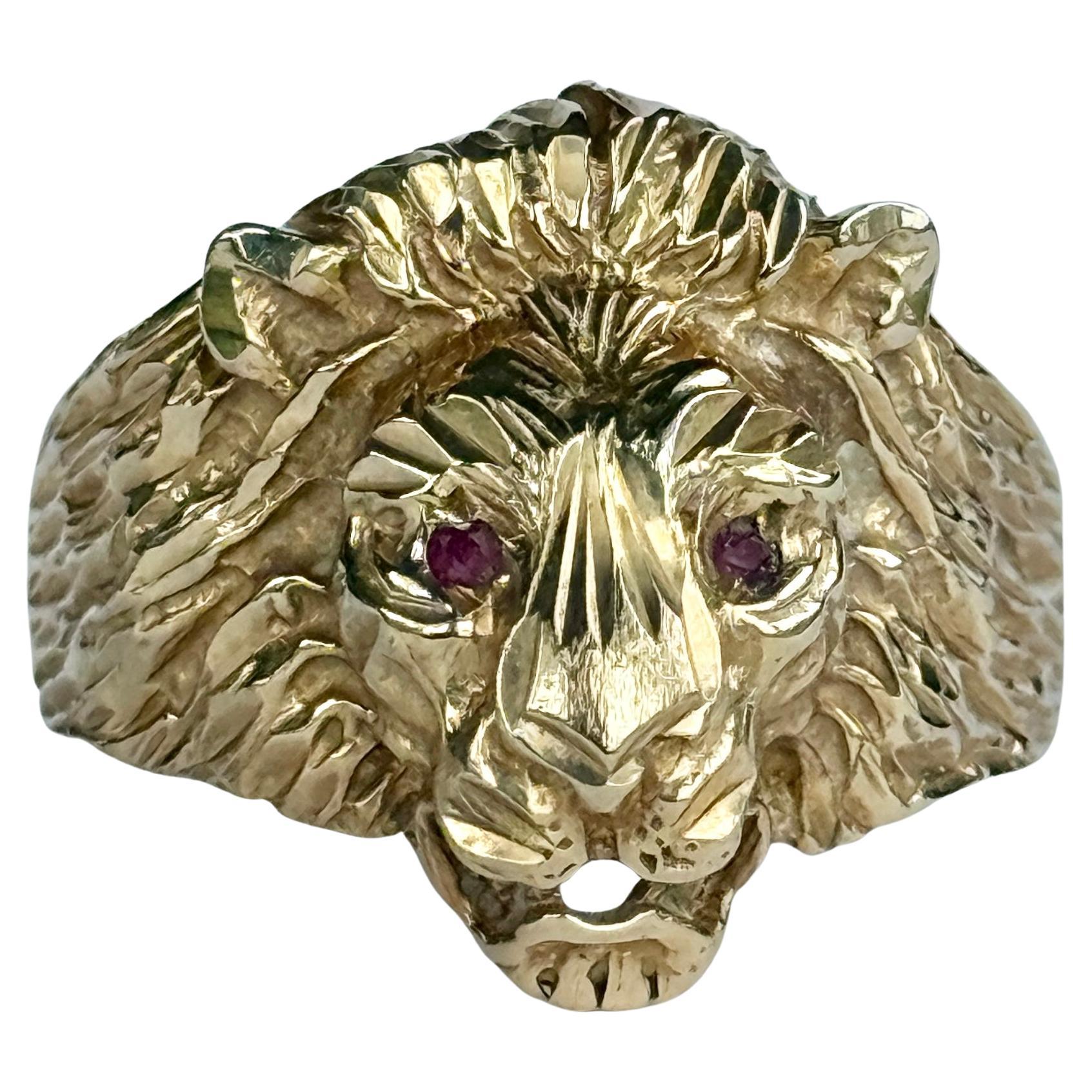Vintage Bague tête de lion en or 9 carats et rubis en vente