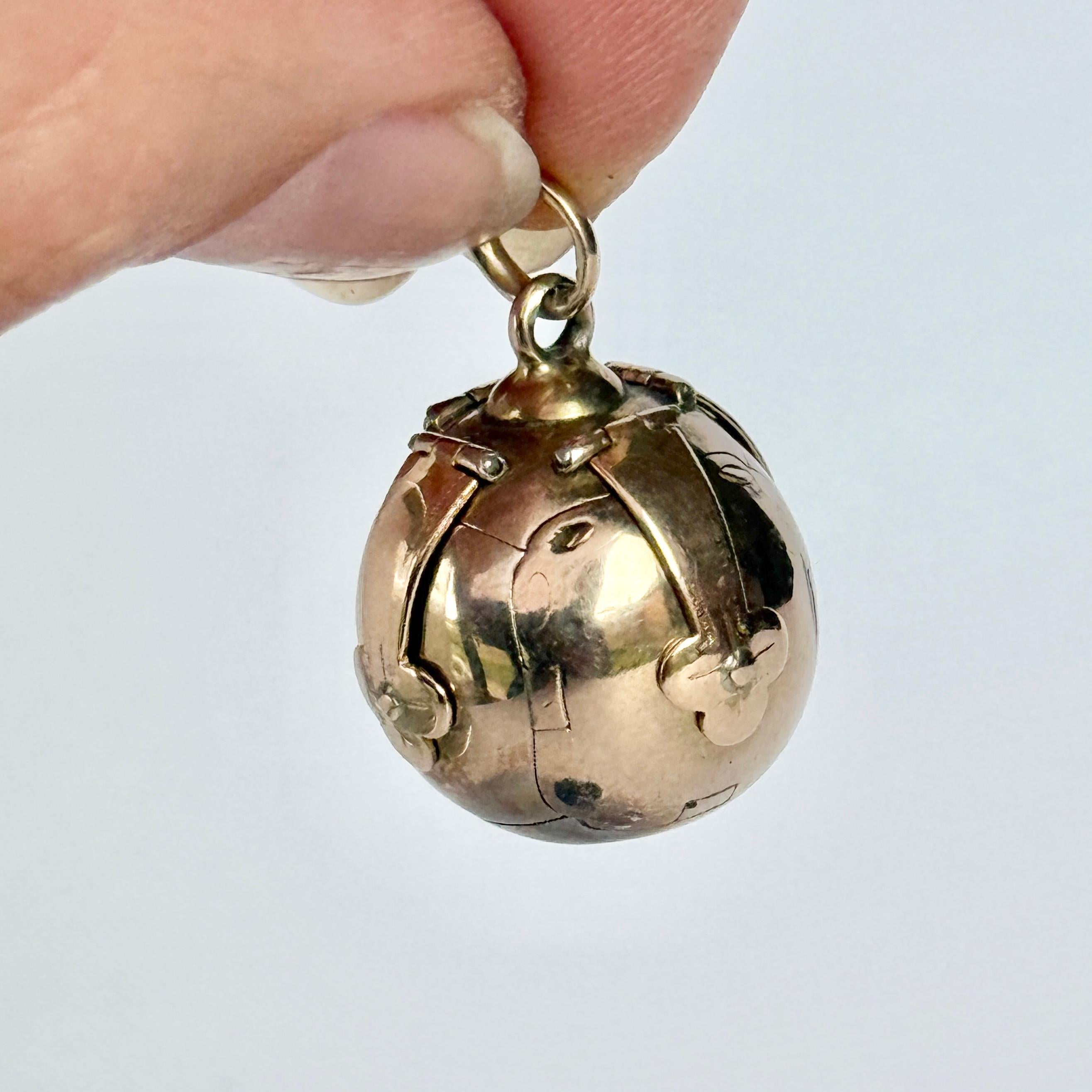 This classic masonic orb is modelled in silver and coated in 9 carat gold which shows the engraving perfectly. The top of the ball is modelled in solid 9 carat gold. 

Orb Diameter Closed: 16mm 
Orb Dimensions Open: 44x32mm 

Weight: 8g