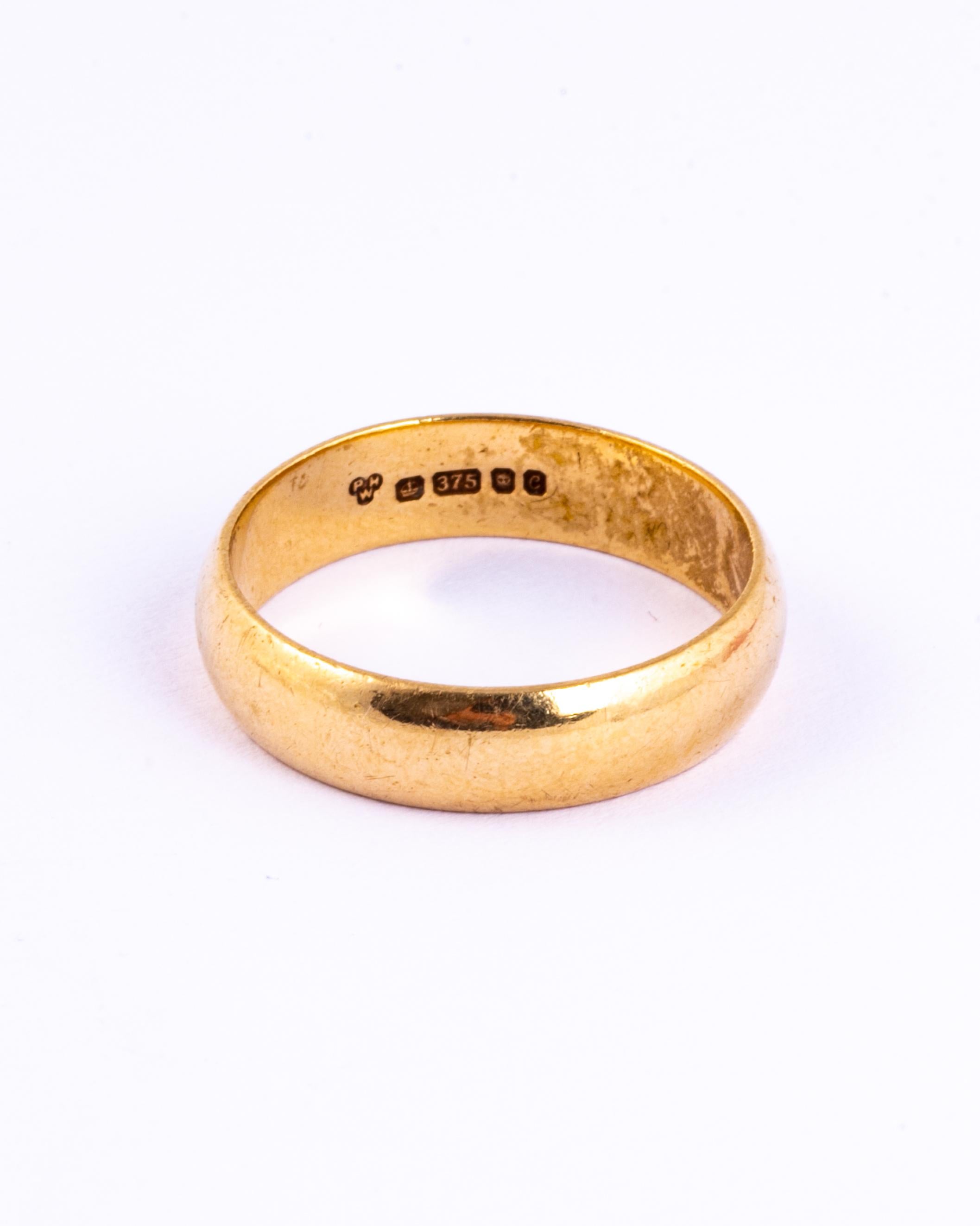 Glossy 9ct gold band perfect for a wedding band or just a simple everyday piece. Made in London, England.

Ring Size:W 1/2 or 11 1/4
Band Width: 6mm

Weight: 5.5g