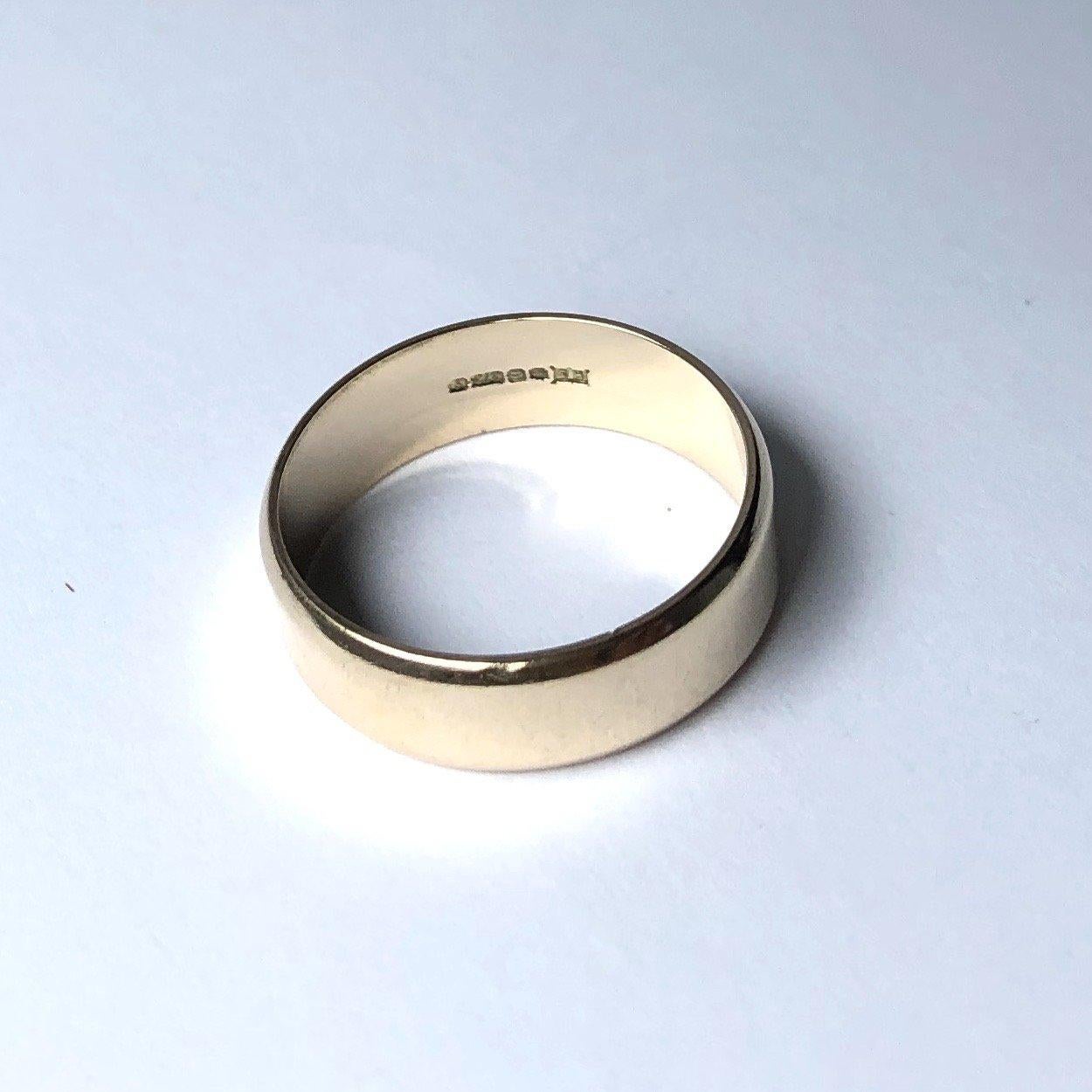 This plain 9ct gold band could be worn a an every day ring or would make a gorgeous classic wedding band. Made in Chester, England. 

Ring Size: R 1/2 or 8 3/4 

Band Width: 6mm

Weight: 3.73g