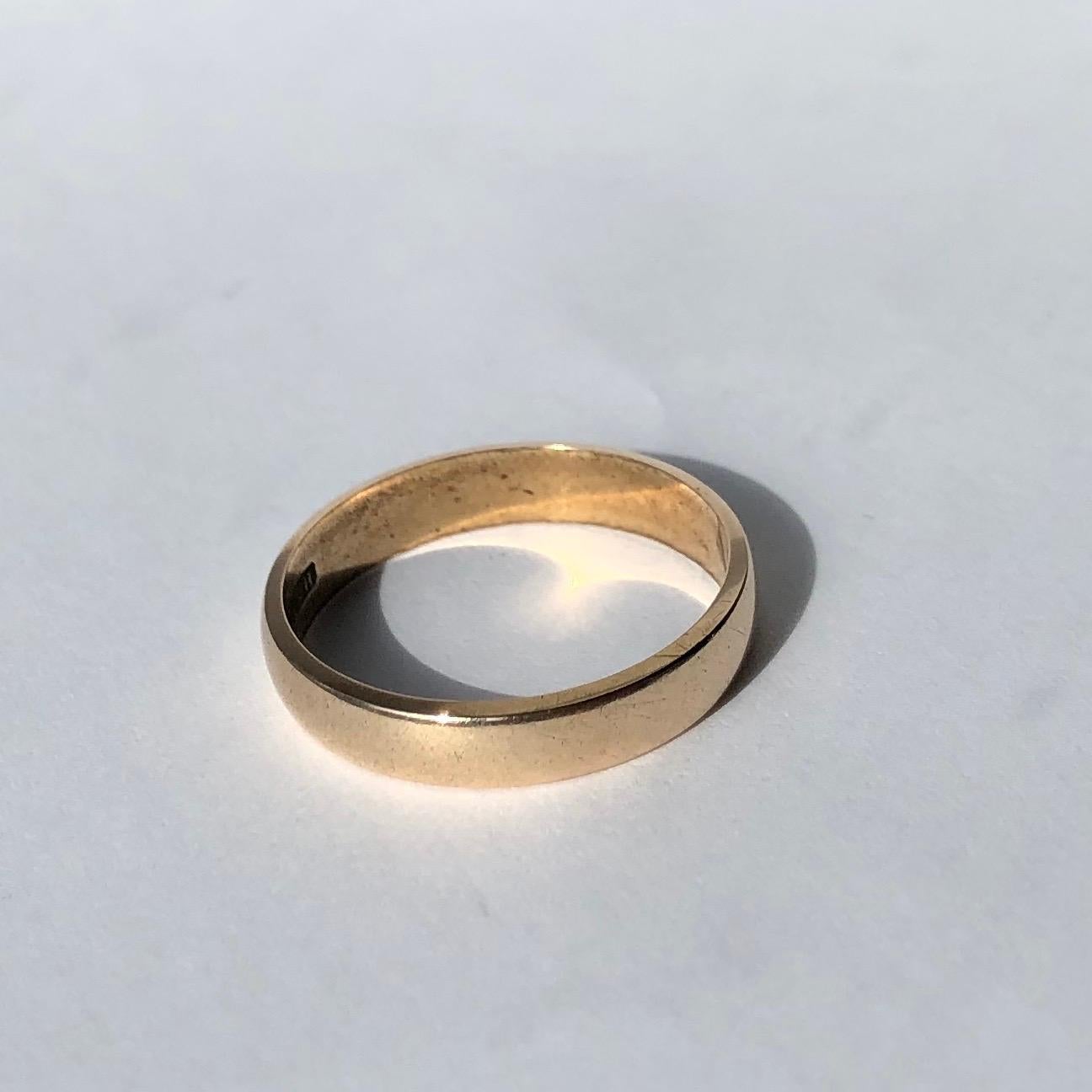 An 9ct gold band makes the perfectly classic wedding band or a great everyday wear piece. Made in Birmingham, England. 

Ring Size: P 1/2 or 7 3/4
Band Width: 4mm 

Weight: 2.59g