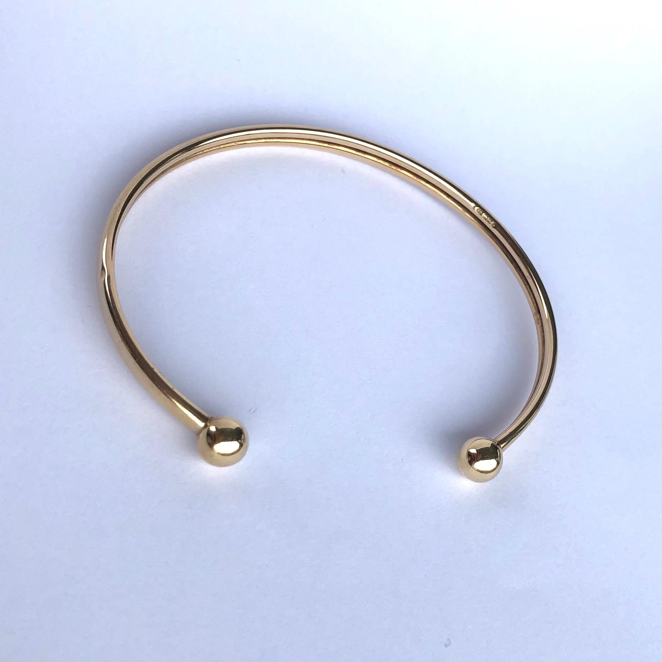 The 9 carat gold is bright and glossy and creates a classic style bangle. Made in Birmingham, England.

Inner Diameter: 6cm
 
Weight: 3.52g

