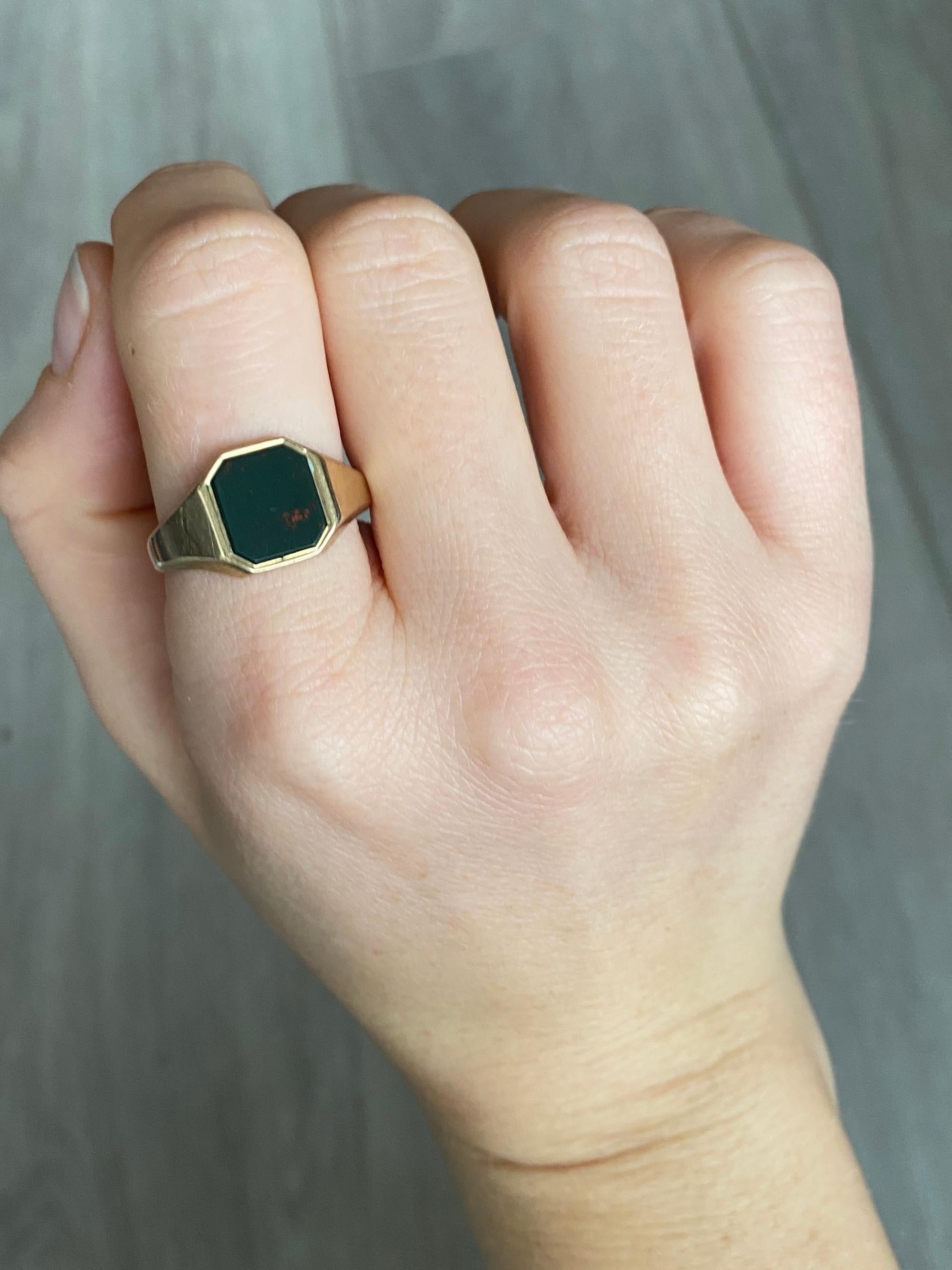 Vintage 9 Carat Gold Bloodstone Signet Ring In Good Condition In Chipping Campden, GB