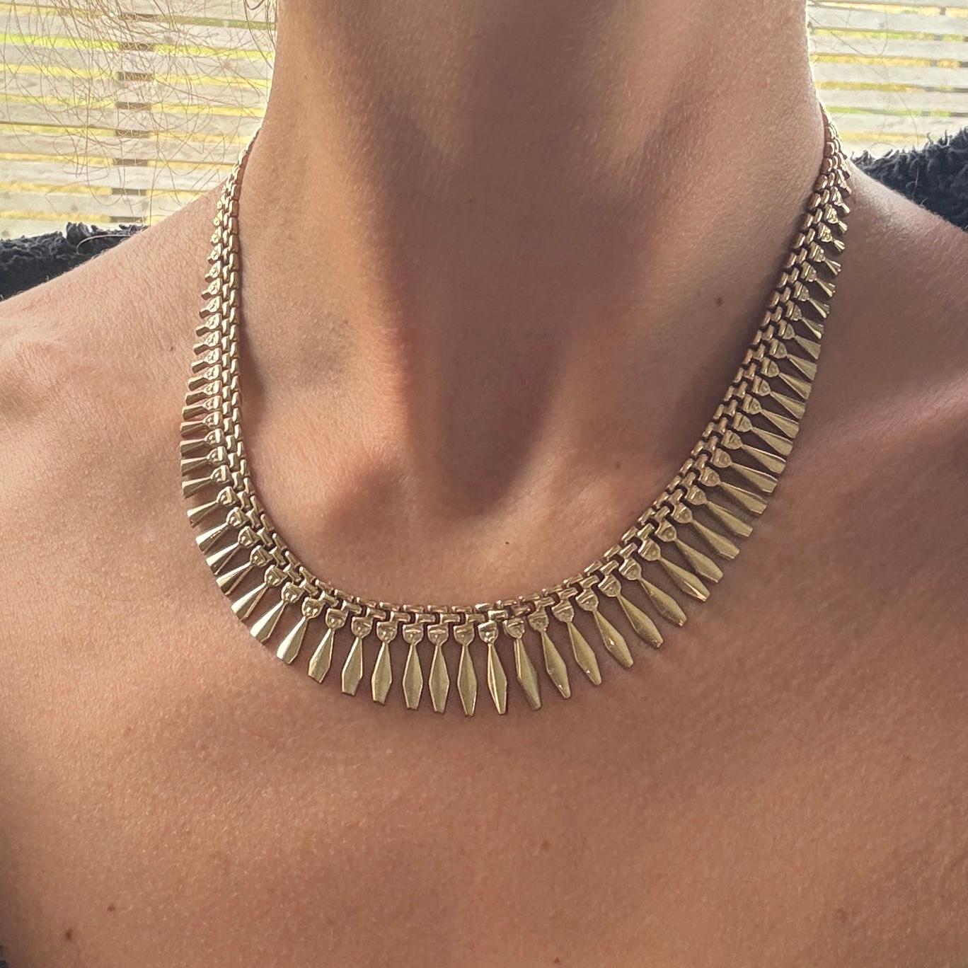 This beautiful vintage 9ct gold collar is flat and sits beautifully. It is fastened using a simple clasp. 

Length: 40cm
Widest and Slimmest Point: 18-5mm 

Weight: 18.8g
