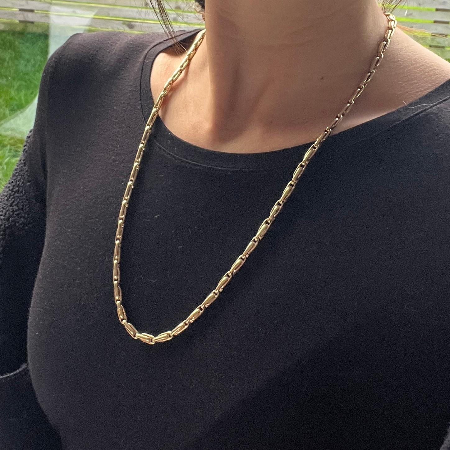 Diese schöne Halskette aus 9 Karat Gold hat ausgefallene Kettenglieder und ein hohes Gewicht. 

Länge: 61cm
Kettenbreite: 4mm 

Gewicht: 39 g