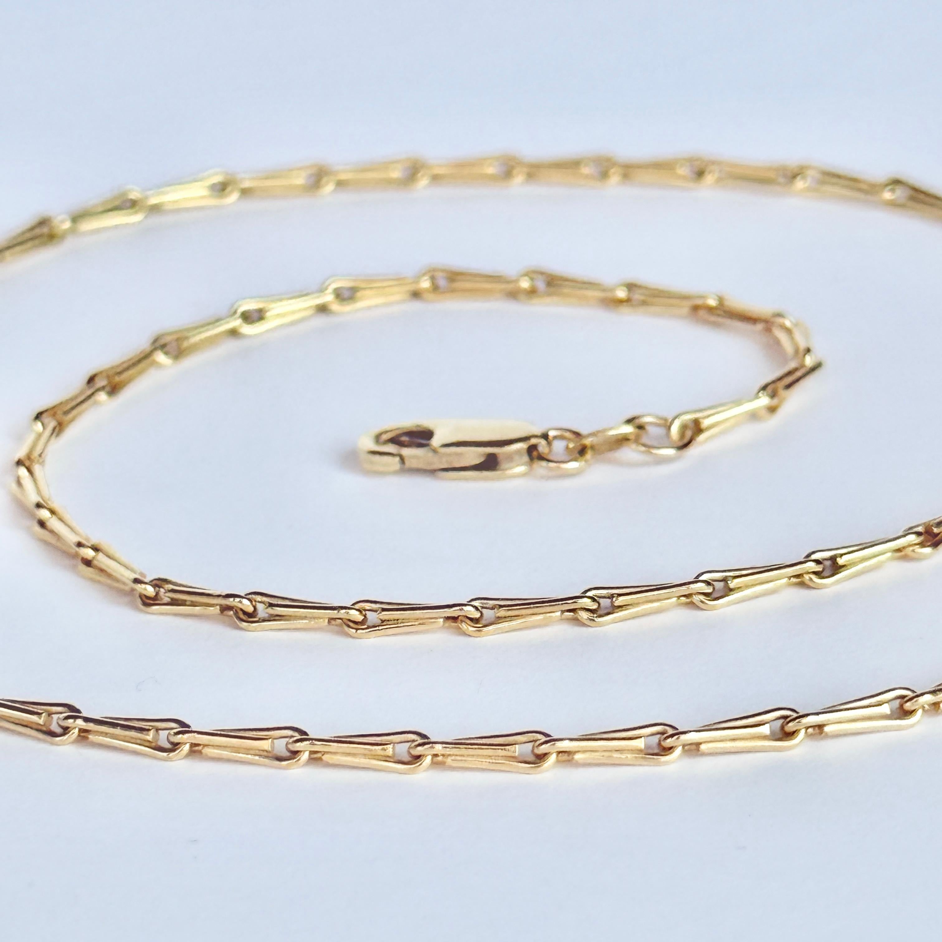 Vintage 9 Carat Gold Chain Necklace For Sale 1