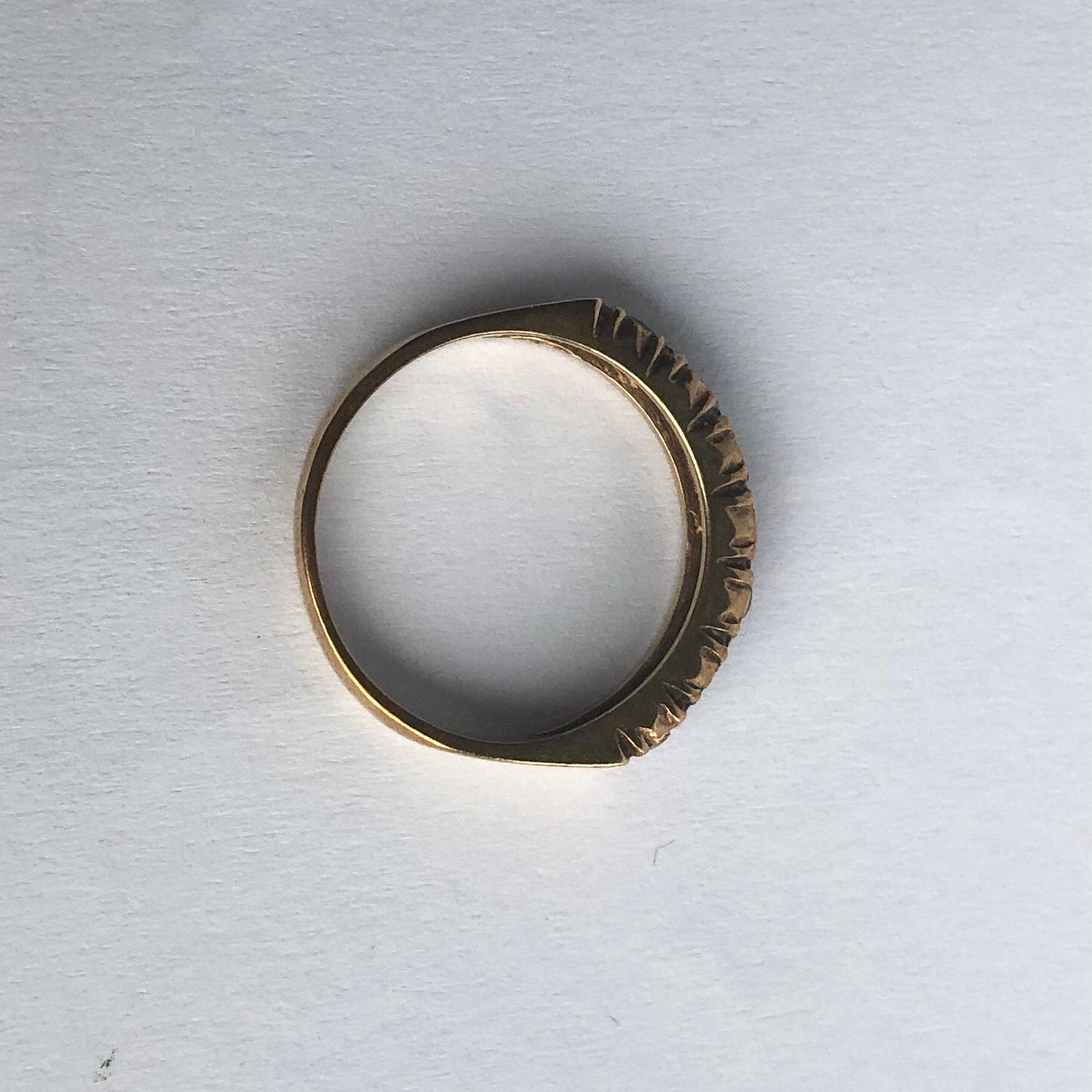 Round Cut Vintage 9 Carat Gold Dearest Ring