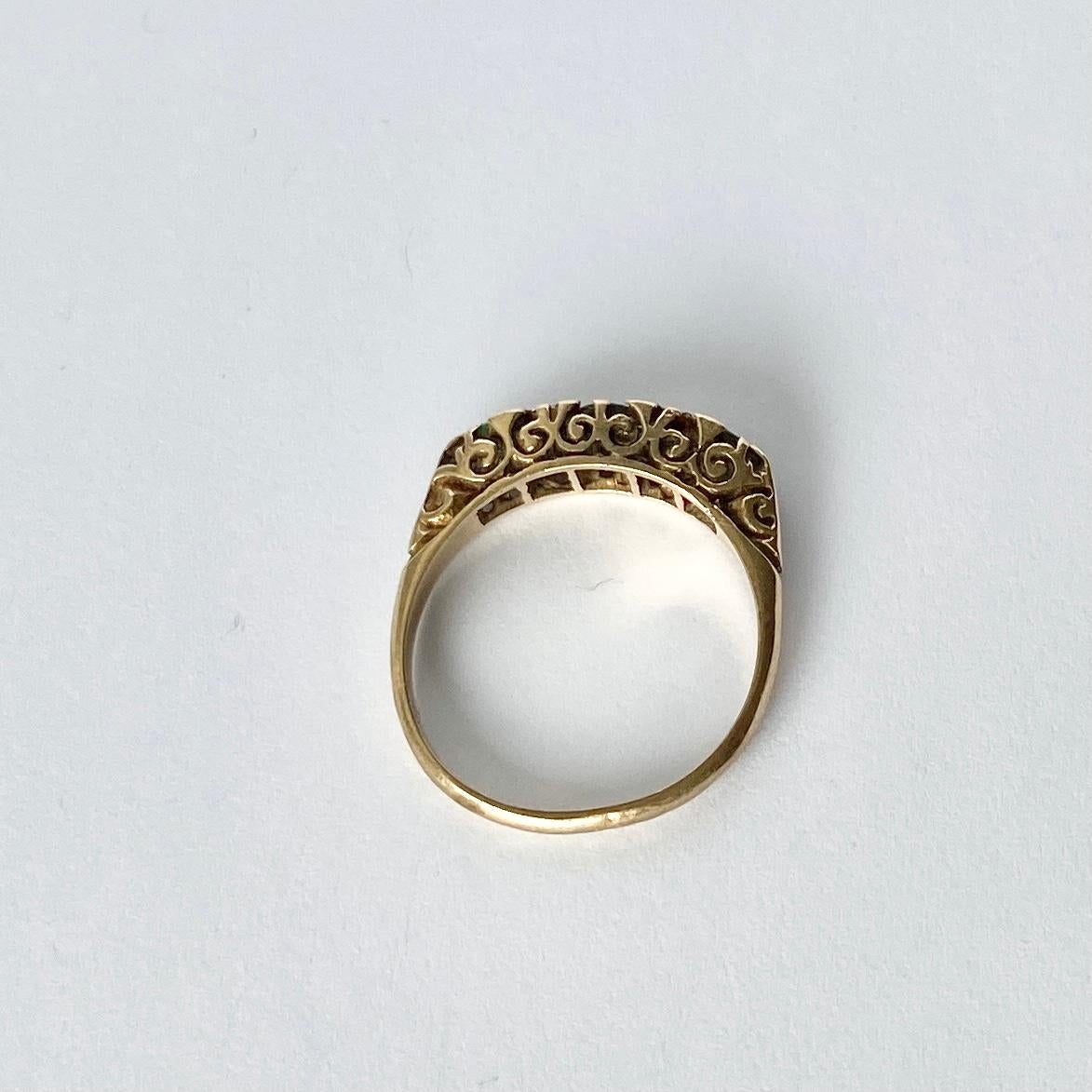 An exquisite five-stone ring set with beautiful alternating emeralds and diamonds. The superb central round-cut emerald measures approximate 20 points. Either side of this are two wonderful brilliant-cut white diamonds measuring a total of 5pts and